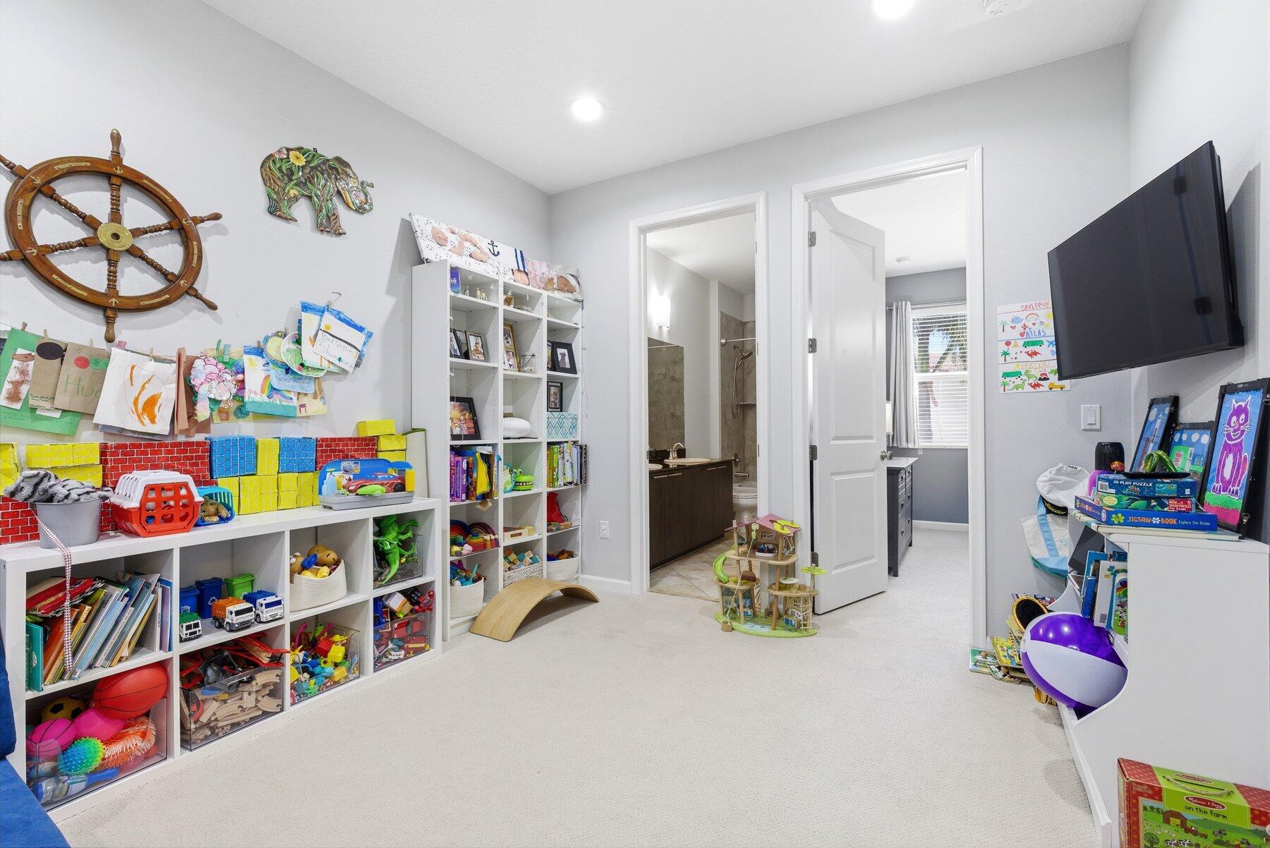 CENTRA BLUE LAKE TOWNHOMES - Residential