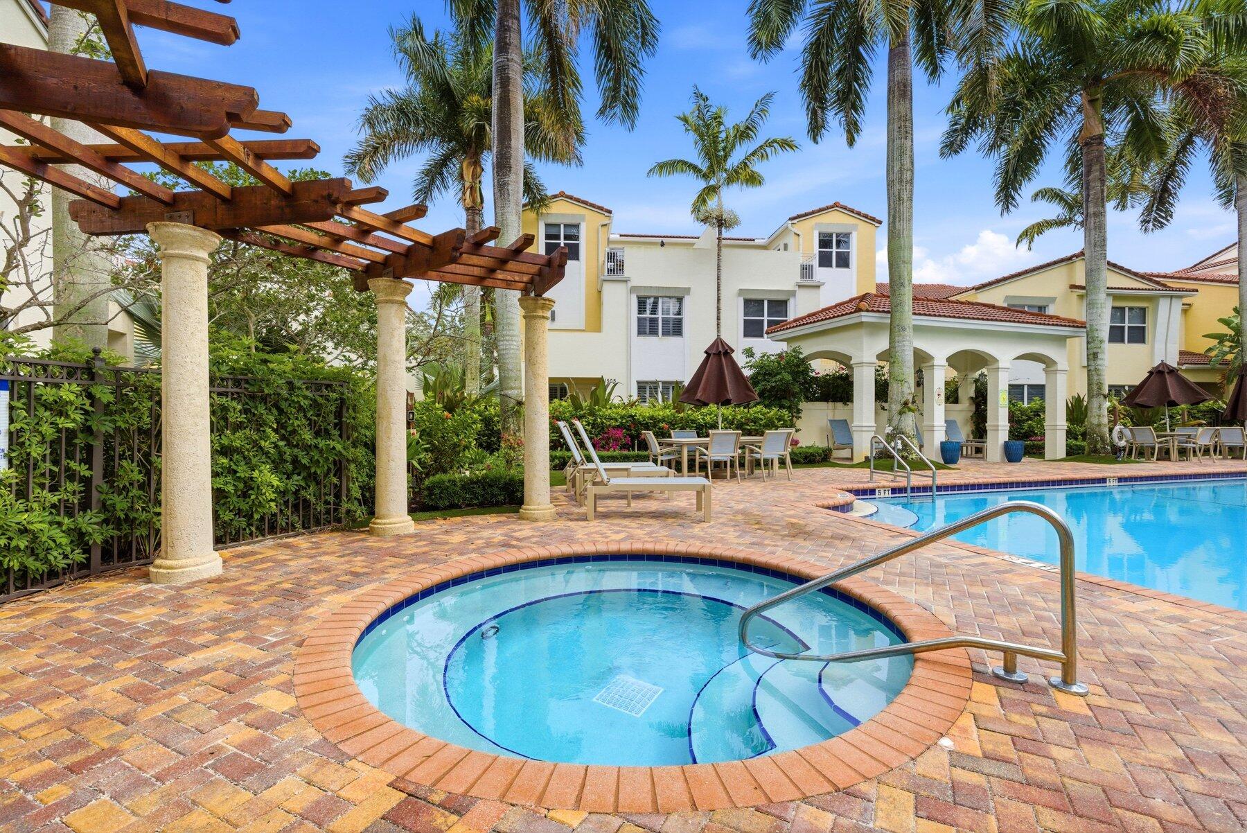 CENTRA BLUE LAKE TOWNHOMES - Residential