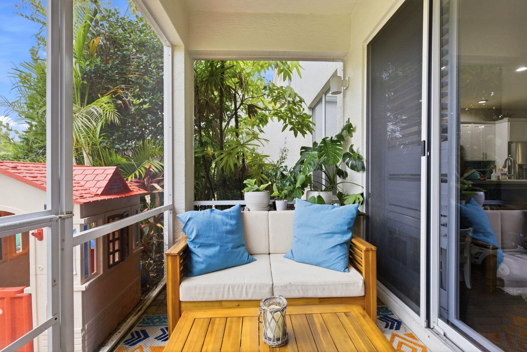 CENTRA BLUE LAKE TOWNHOMES - Residential