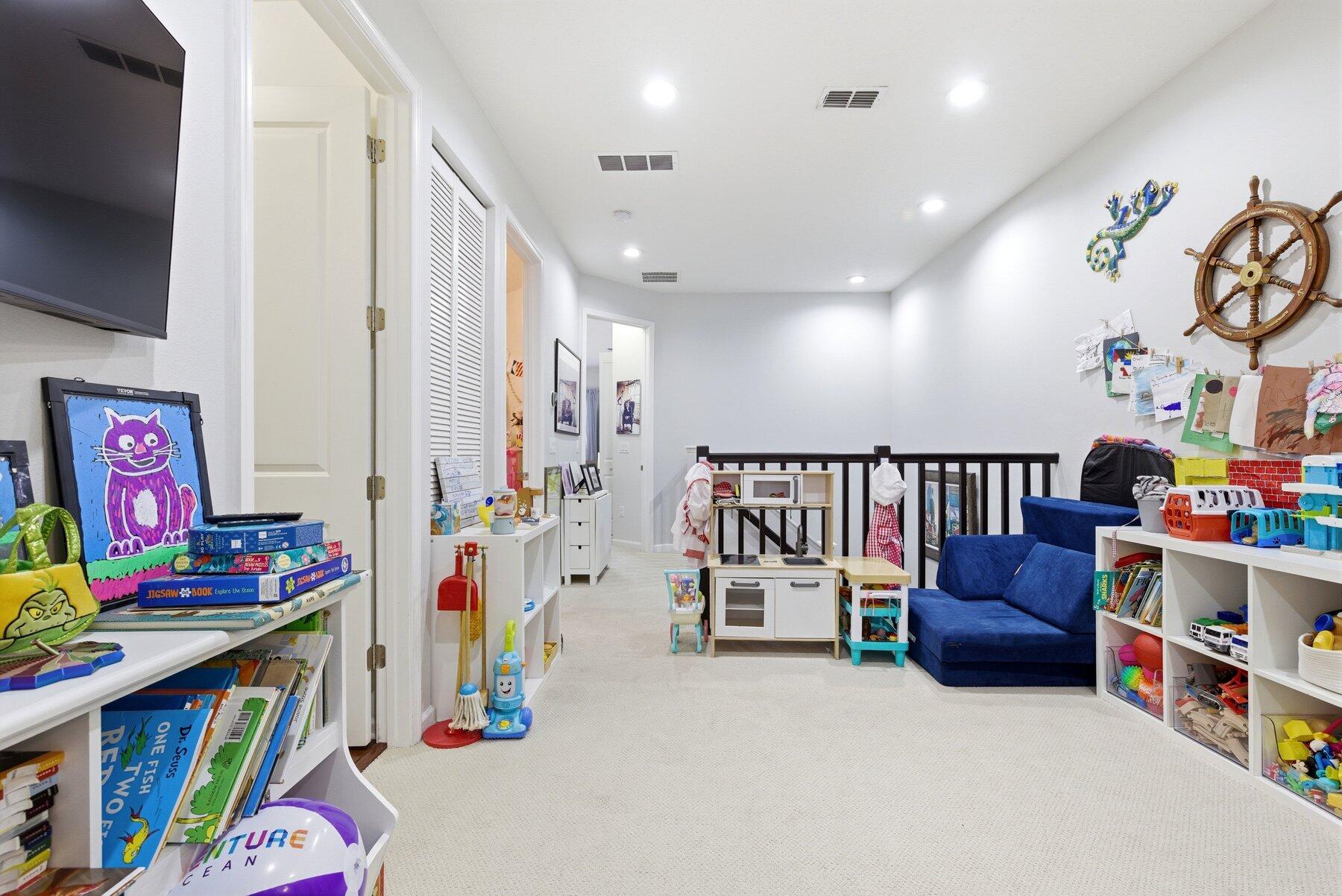 CENTRA BLUE LAKE TOWNHOMES - Residential