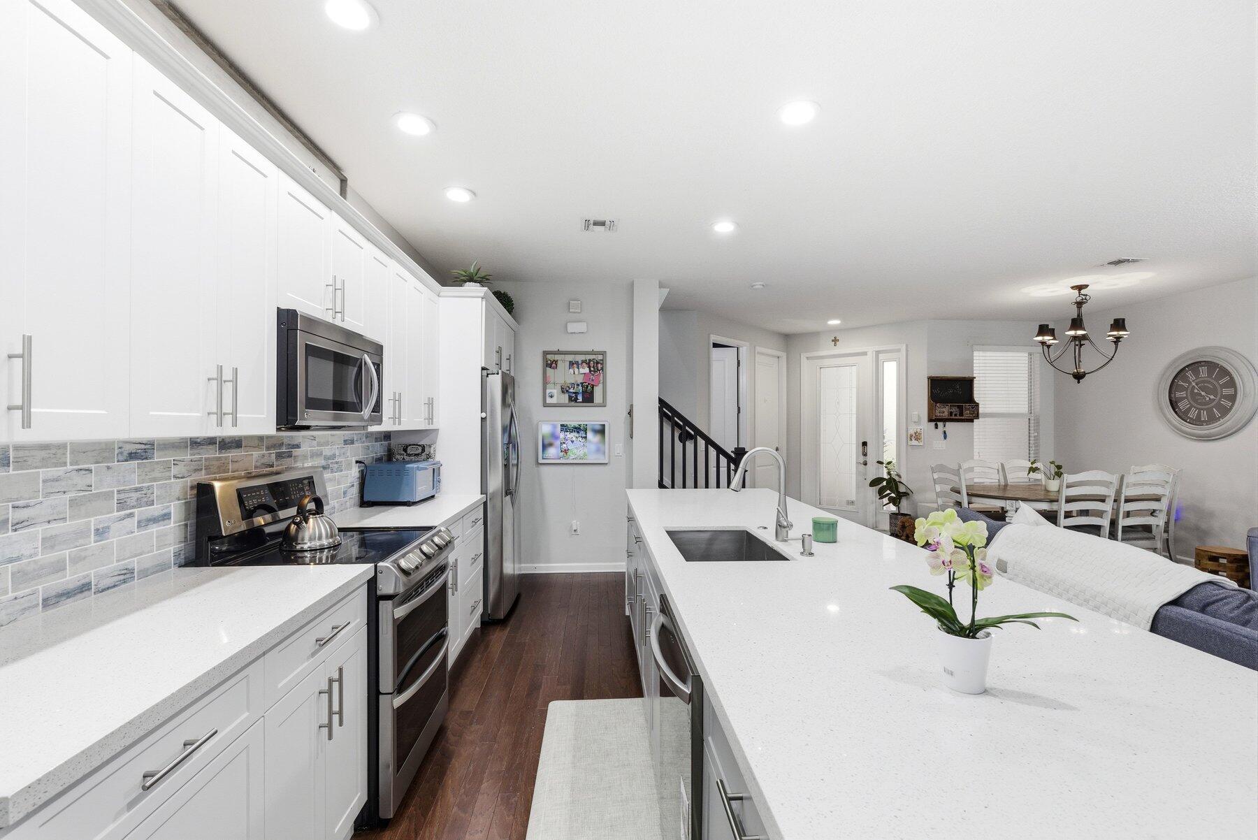 CENTRA BLUE LAKE TOWNHOMES - Residential