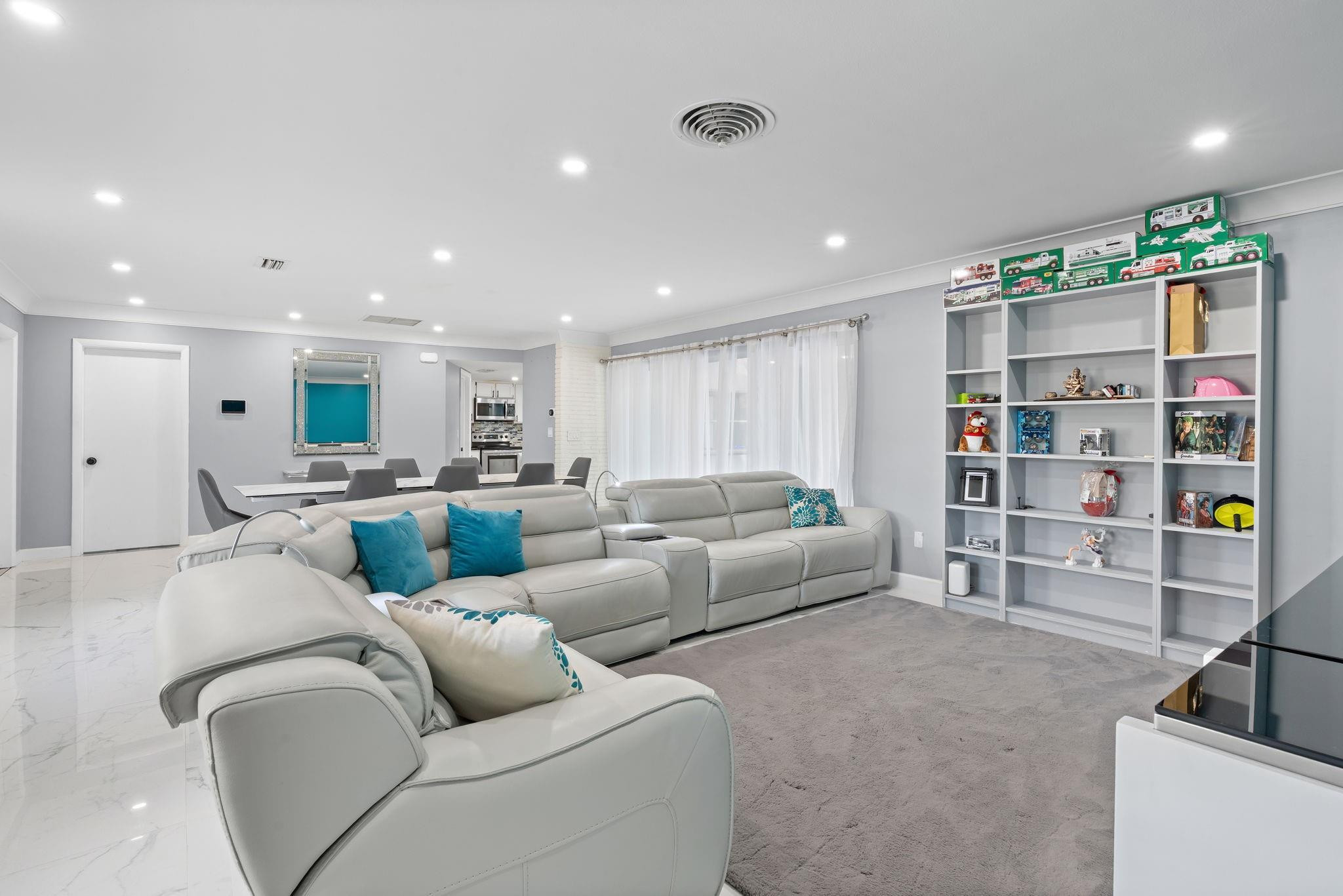 PALM BEACH NATL GOLF AND COUNTRY CLUB ESTATES 2 - Residential