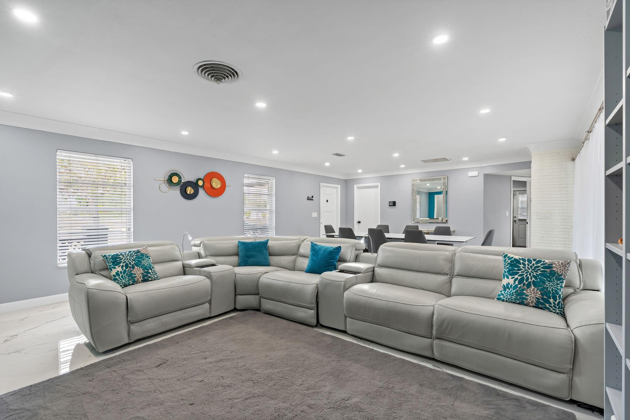 PALM BEACH NATL GOLF AND COUNTRY CLUB ESTATES 2 - Residential