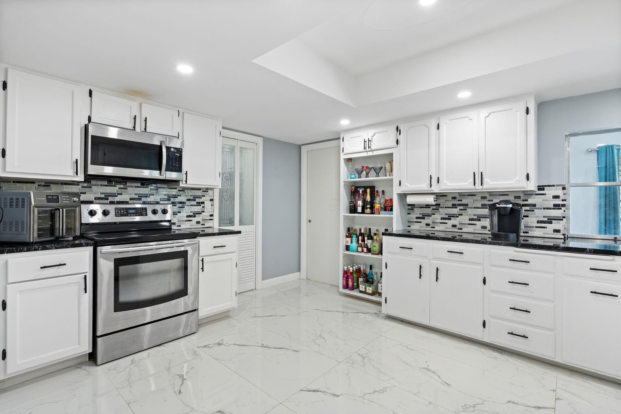 PALM BEACH NATL GOLF AND COUNTRY CLUB ESTATES 2 - Residential