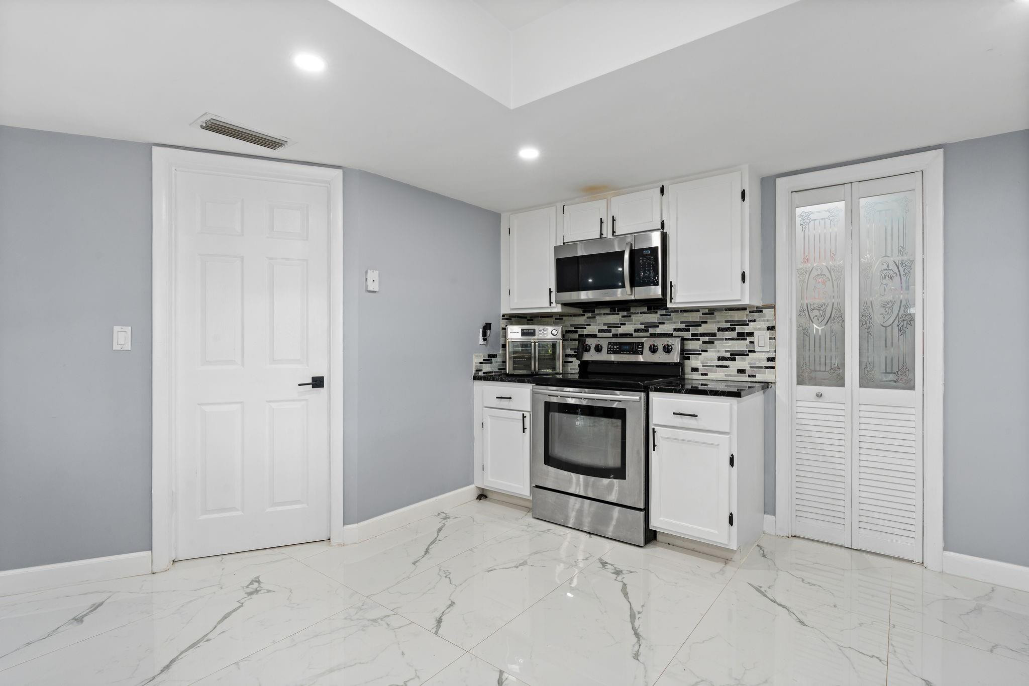 PALM BEACH NATL GOLF AND COUNTRY CLUB ESTATES 2 - Residential
