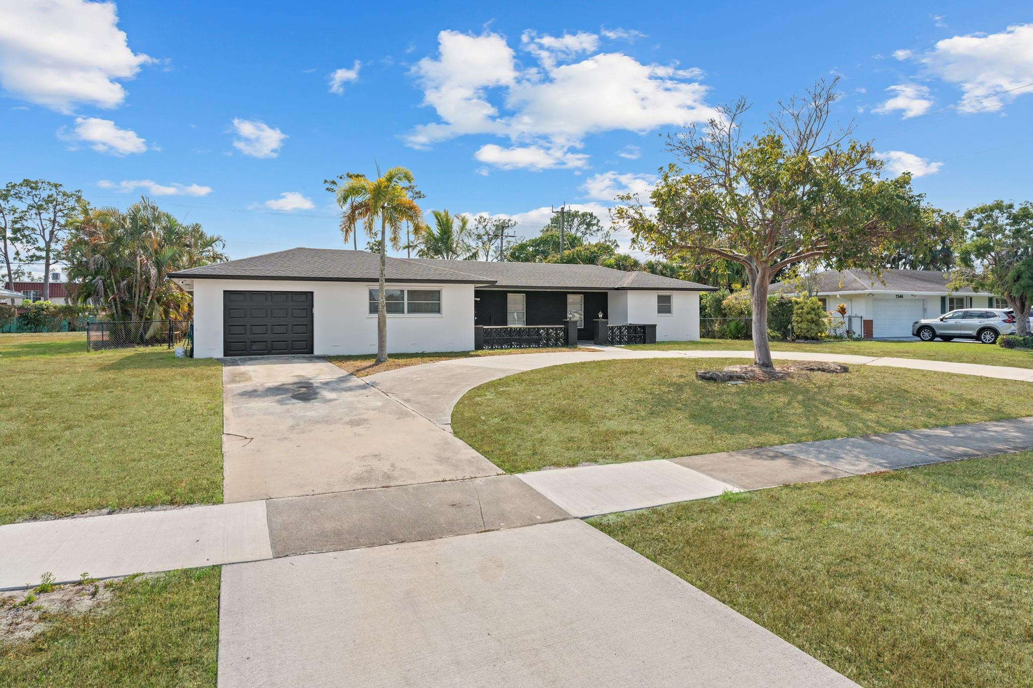 PALM BEACH NATL GOLF AND COUNTRY CLUB ESTATES 2 - Residential