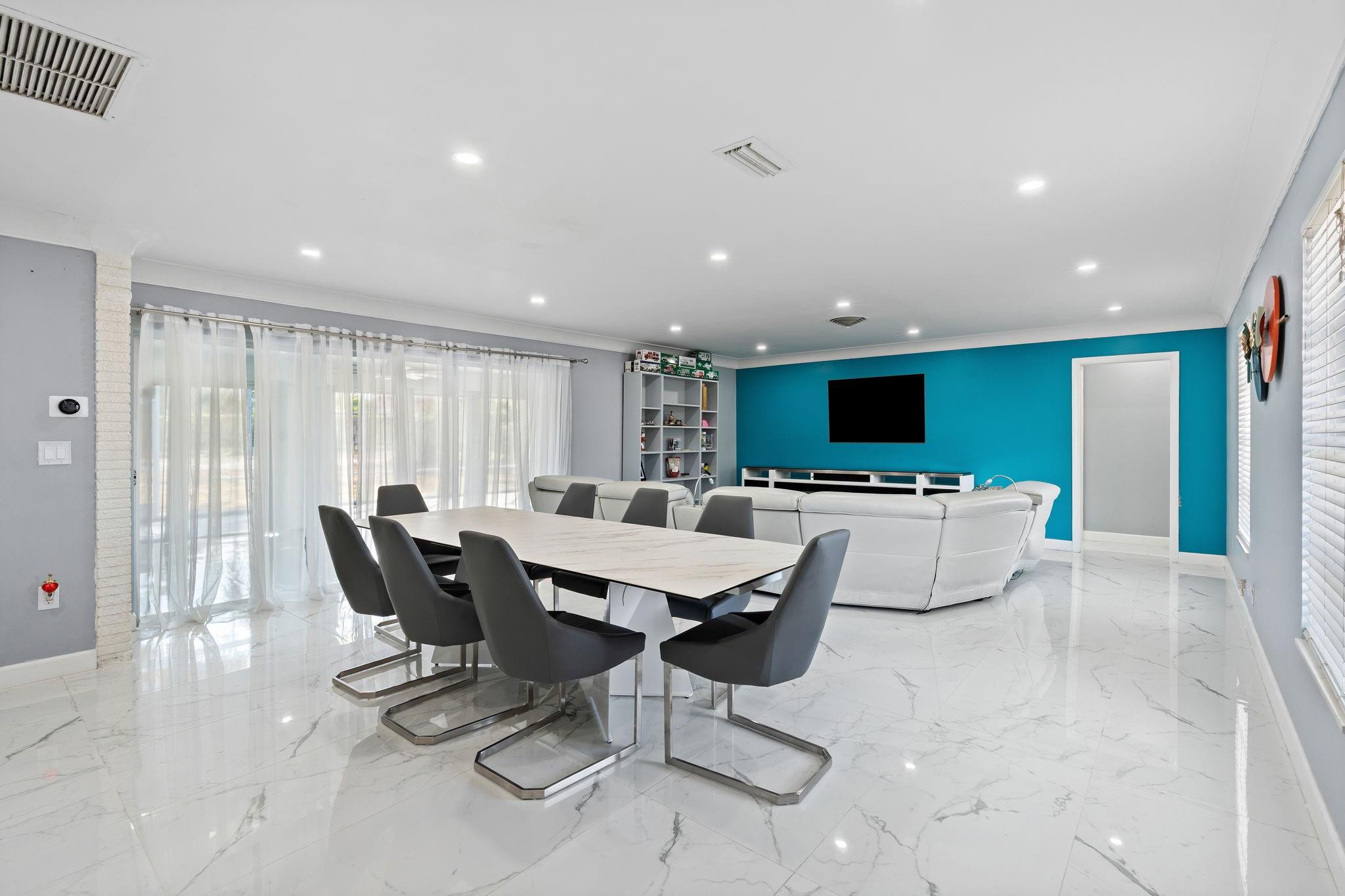 PALM BEACH NATL GOLF AND COUNTRY CLUB ESTATES 2 - Residential