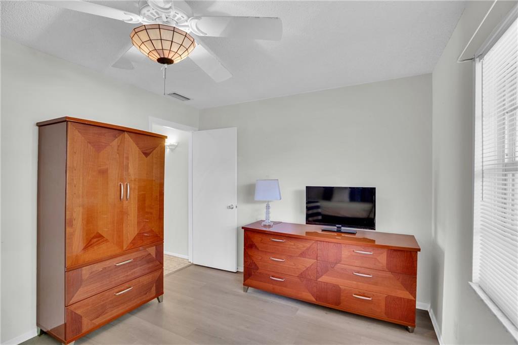 VISTA ROYALE PHASE IV BLDGS 83-111 - Residential Lease