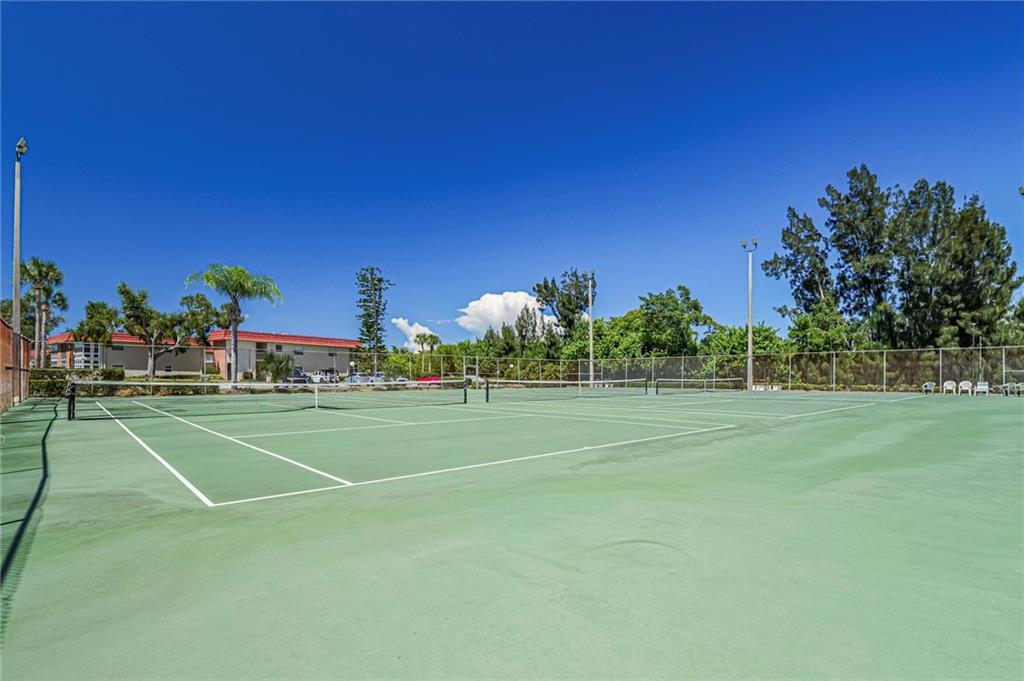 VISTA ROYALE PHASE IV BLDGS 83-111 - Residential Lease