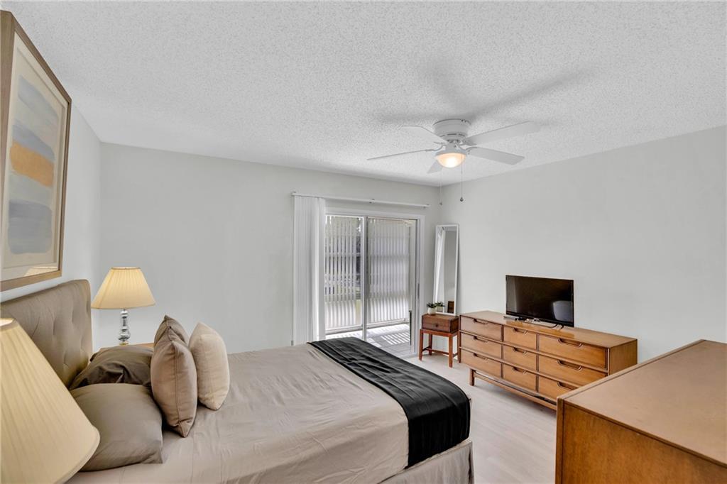 VISTA ROYALE PHASE IV BLDGS 83-111 - Residential Lease