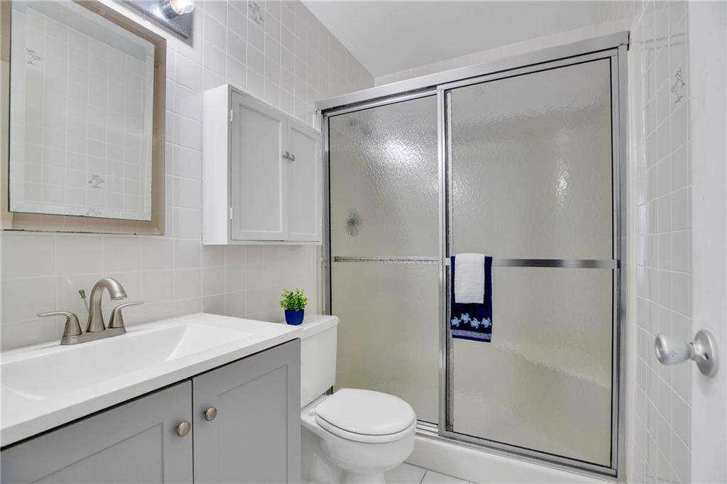 VISTA ROYALE PHASE IV BLDGS 83-111 - Residential Lease