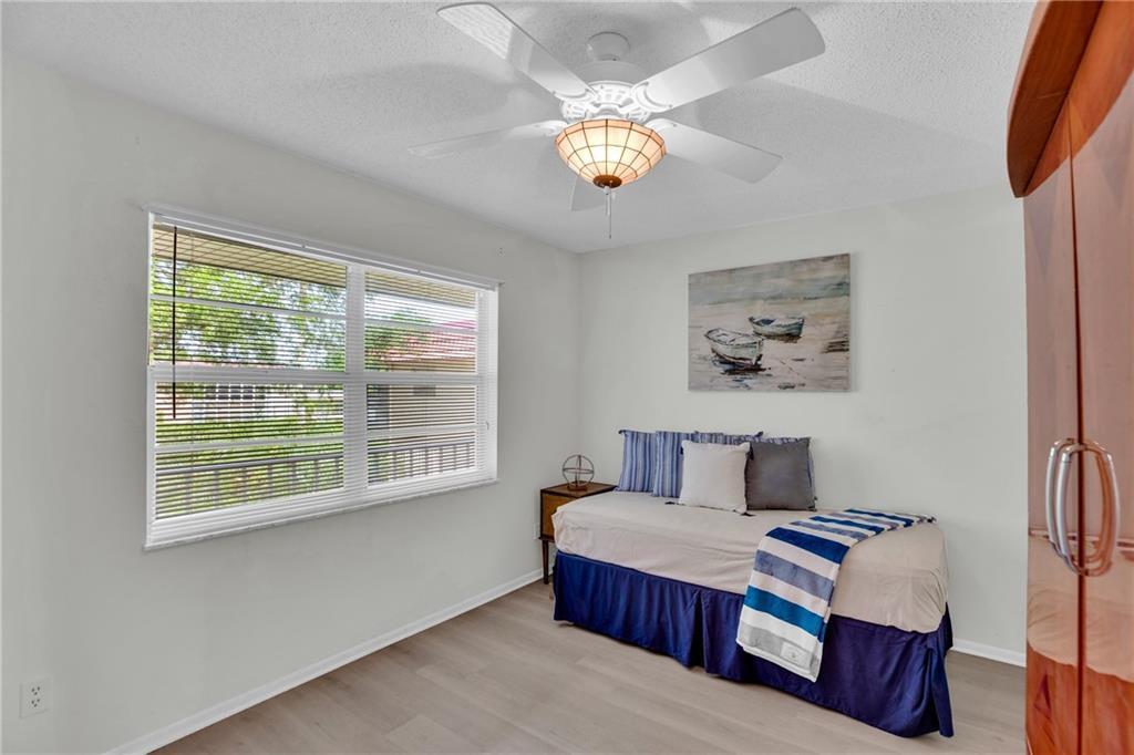 VISTA ROYALE PHASE IV BLDGS 83-111 - Residential Lease