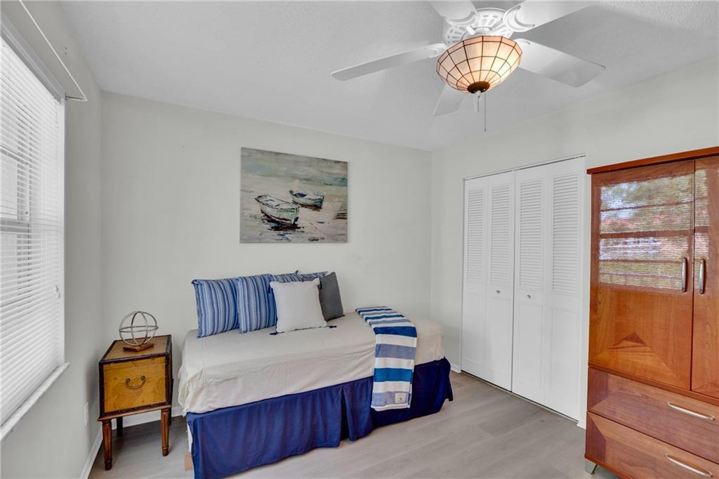 VISTA ROYALE PHASE IV BLDGS 83-111 - Residential Lease