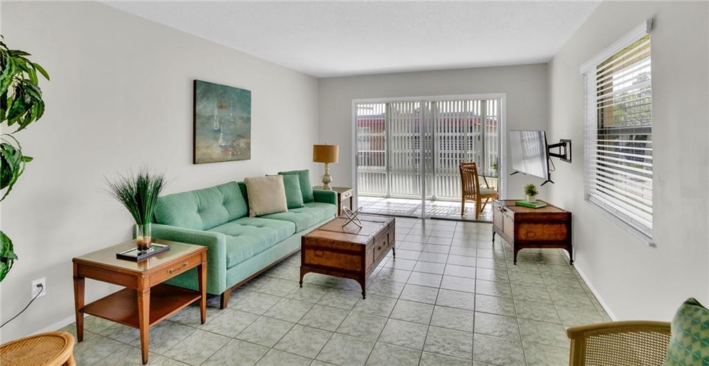 VISTA ROYALE PHASE IV BLDGS 83-111 - Residential Lease