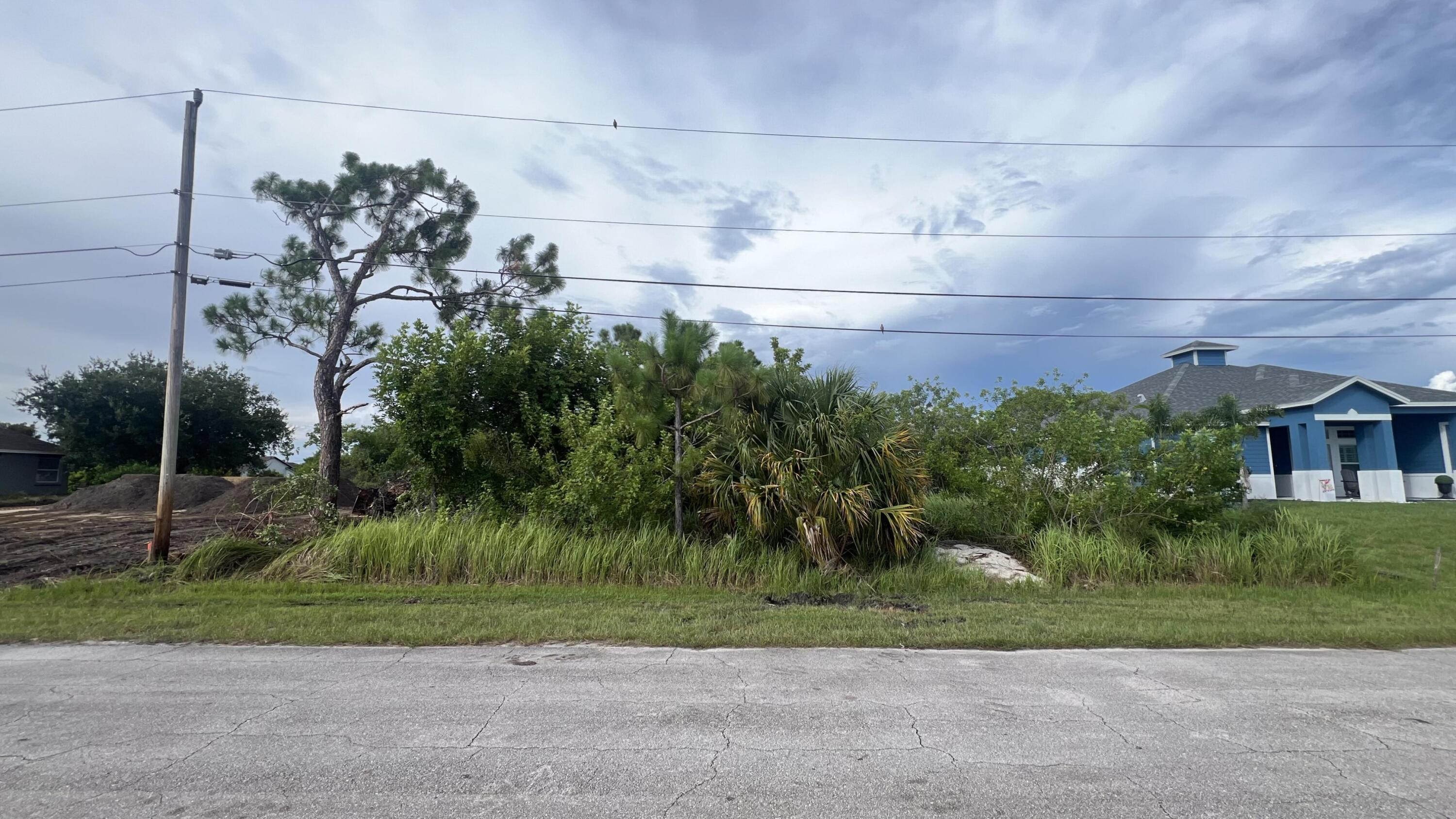 PORT ST LUCIE SECTION 35 - Land