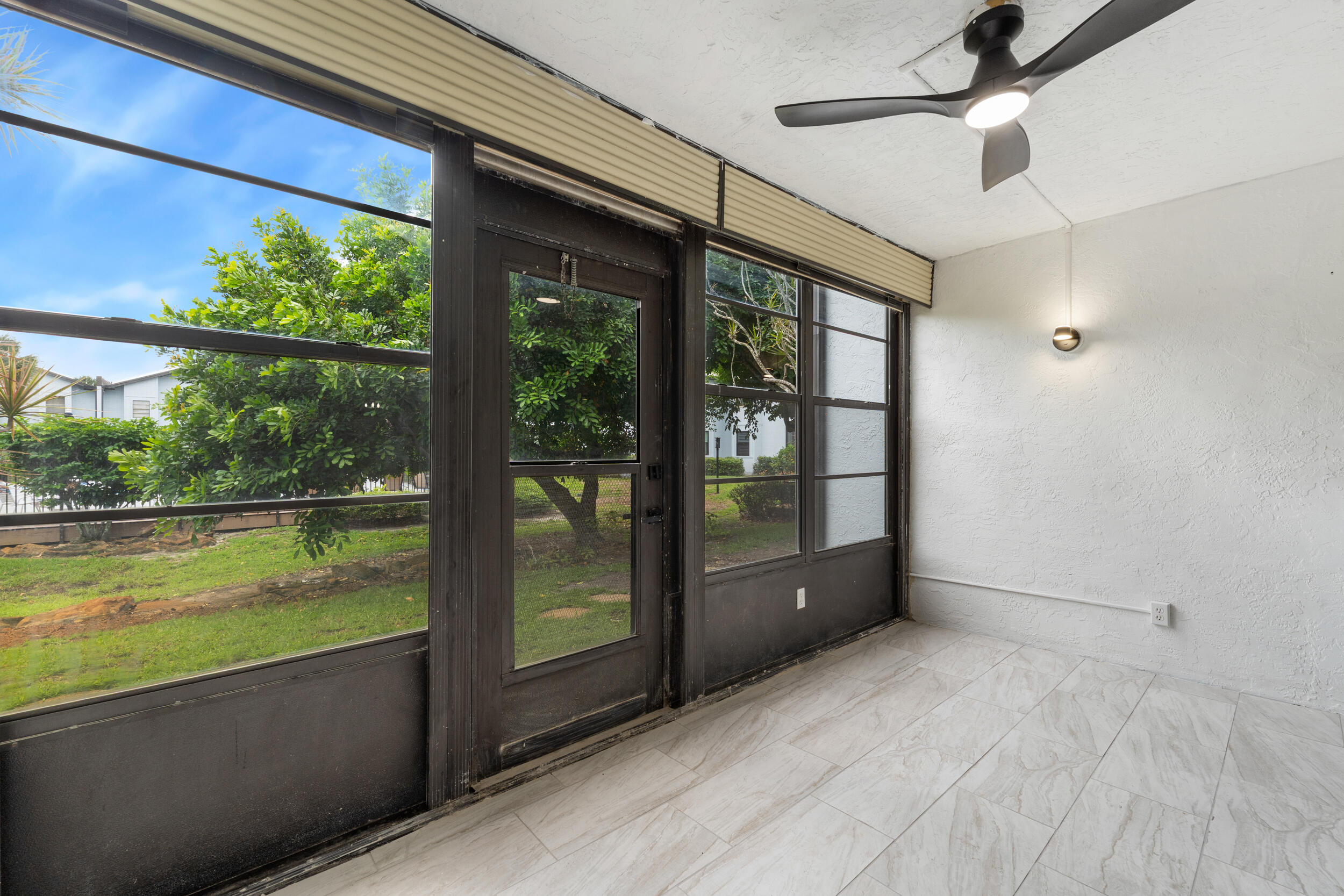 PARK SQUARE CONDO (AKA COUNTRY MEADOWS CONDO) - Residential