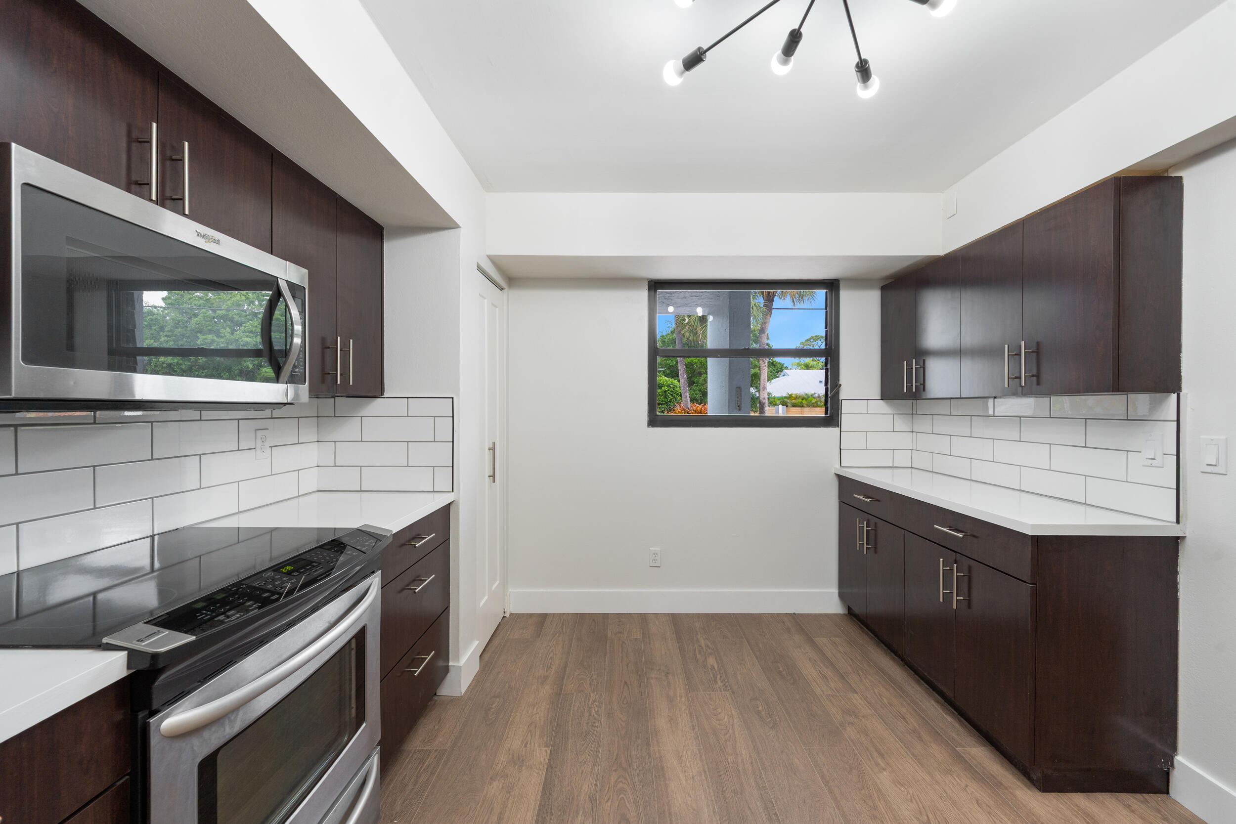 PARK SQUARE CONDO (AKA COUNTRY MEADOWS CONDO) - Residential