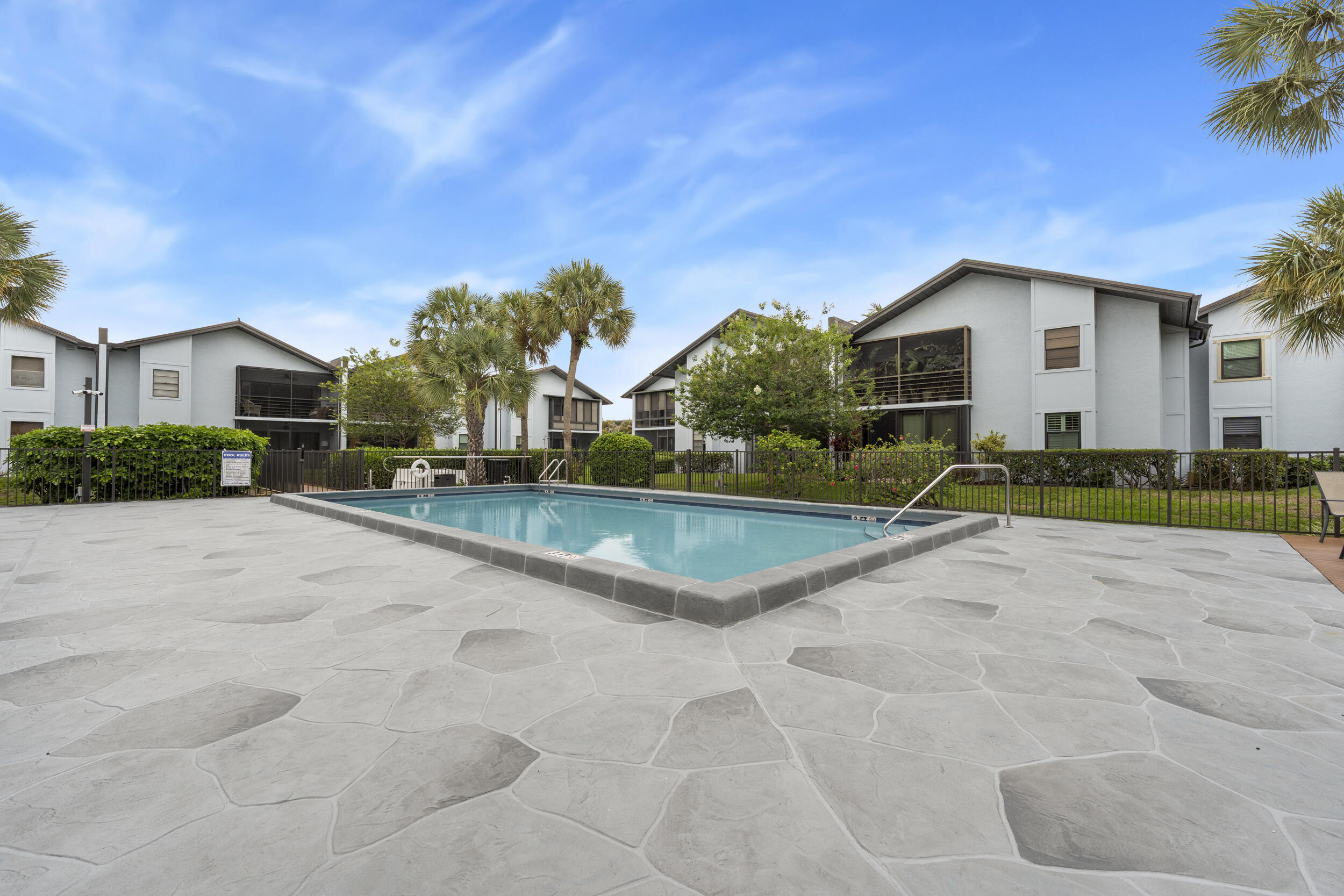 PARK SQUARE CONDO (AKA COUNTRY MEADOWS CONDO) - Residential