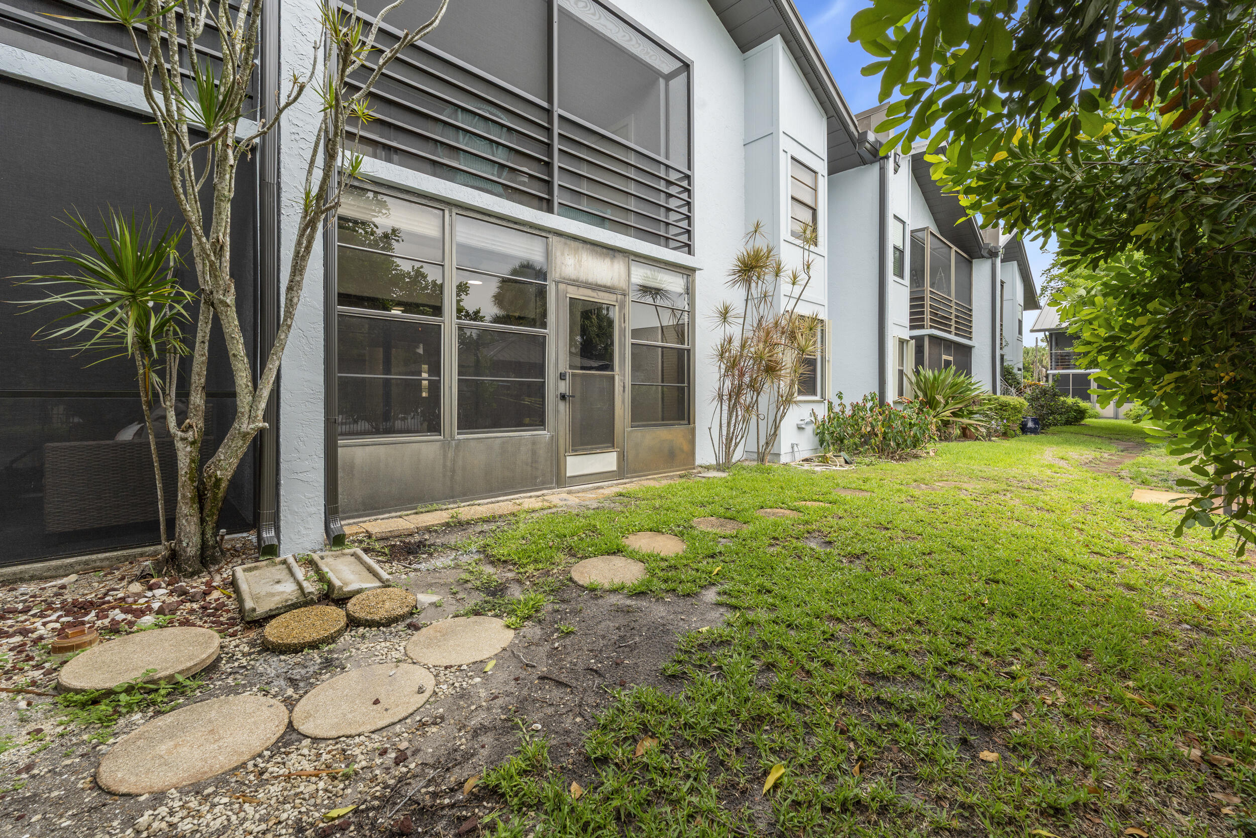 PARK SQUARE CONDO (AKA COUNTRY MEADOWS CONDO) - Residential
