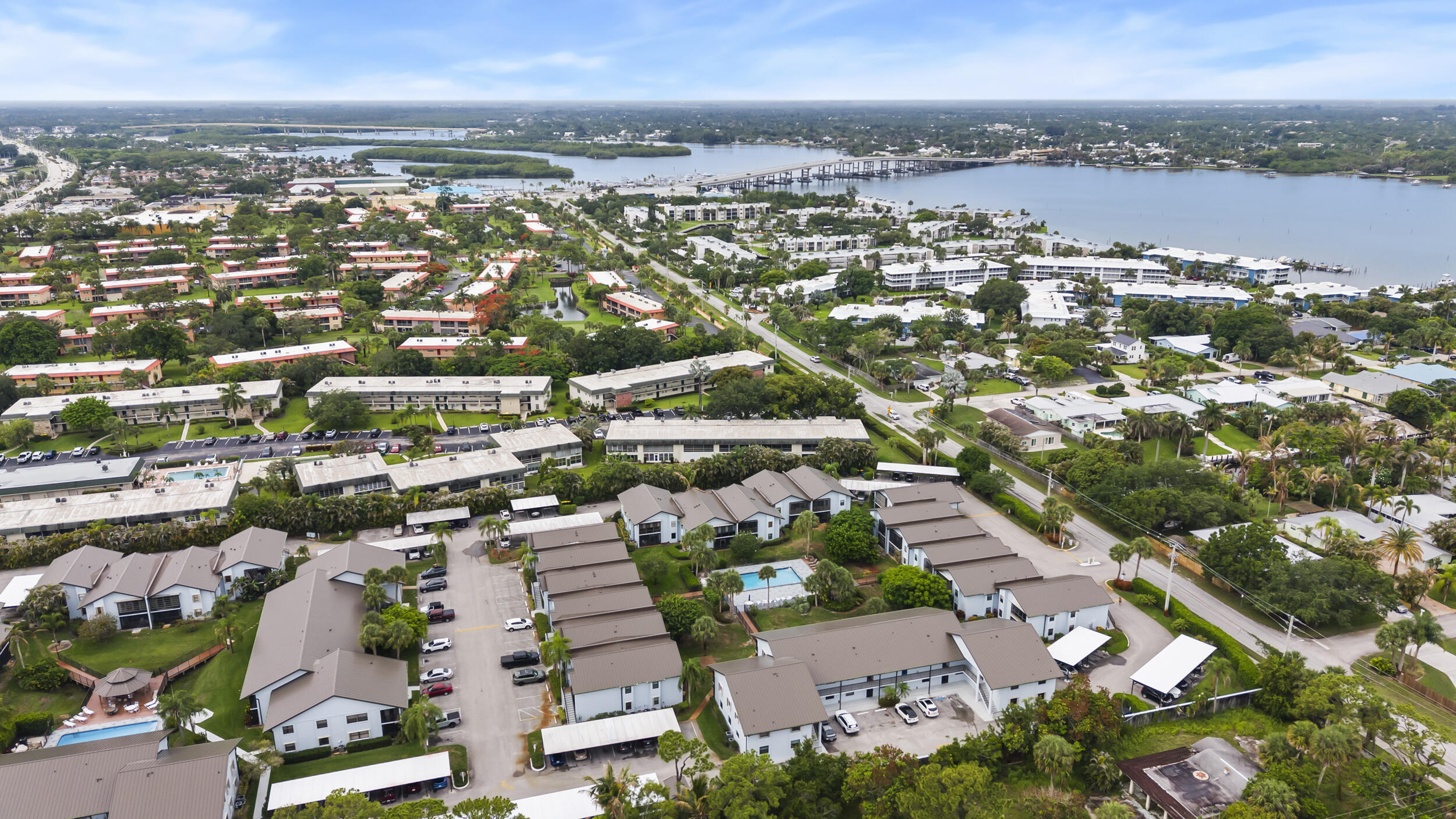 PARK SQUARE CONDO (AKA COUNTRY MEADOWS CONDO) - Residential
