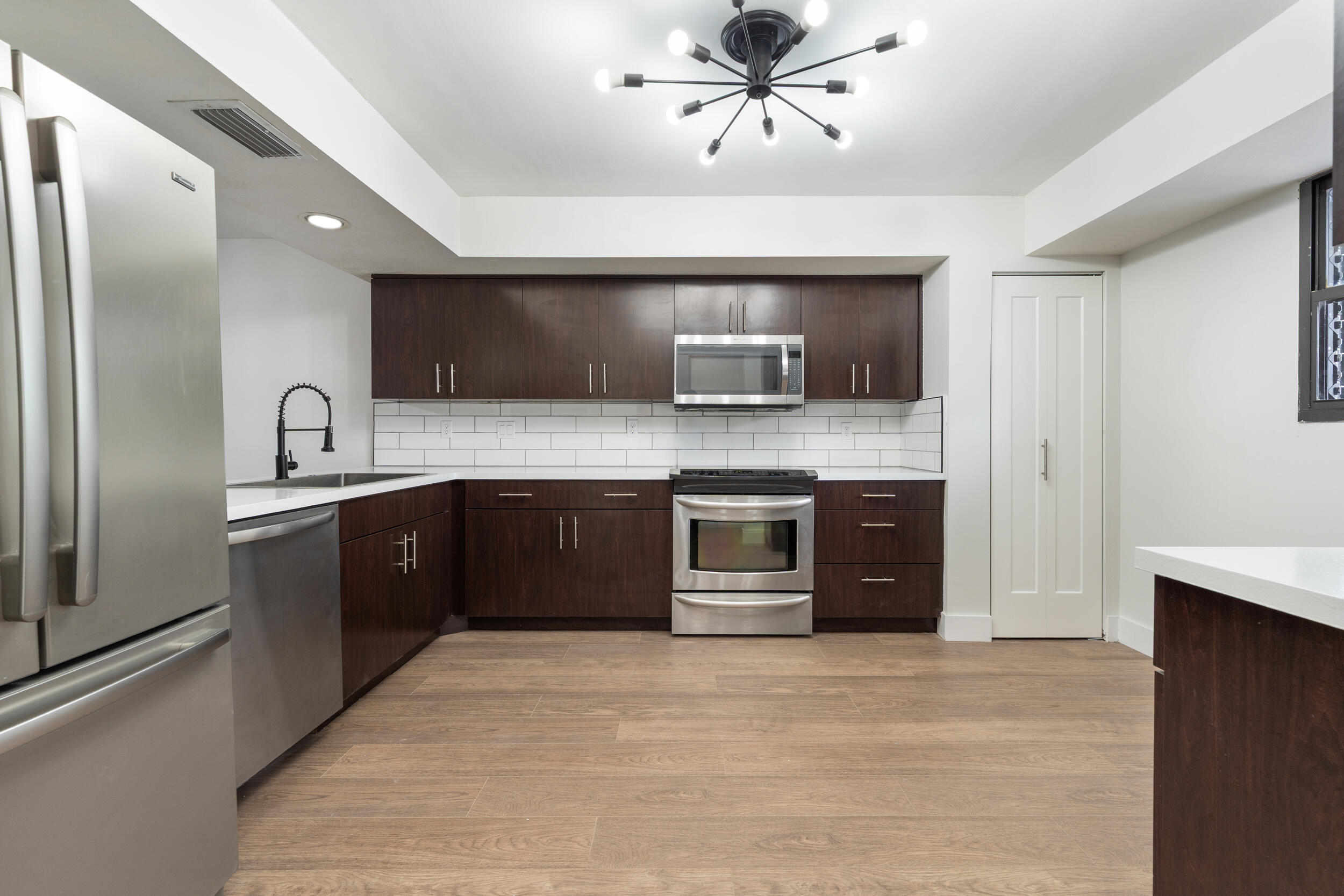 PARK SQUARE CONDO (AKA COUNTRY MEADOWS CONDO) - Residential