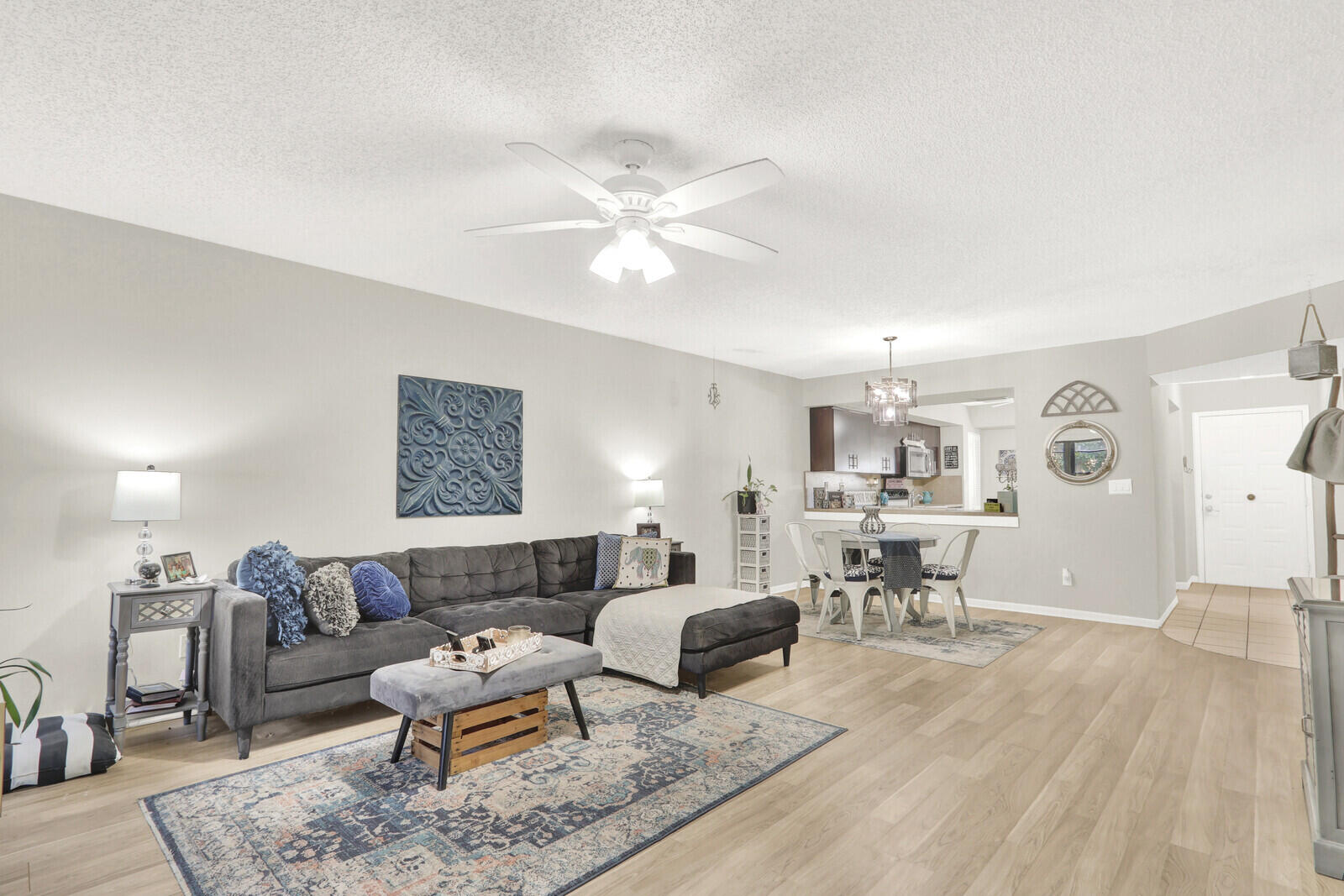 PARK SQUARE CONDO (AKA COUNTRY MEADOWS CONDO) - Residential
