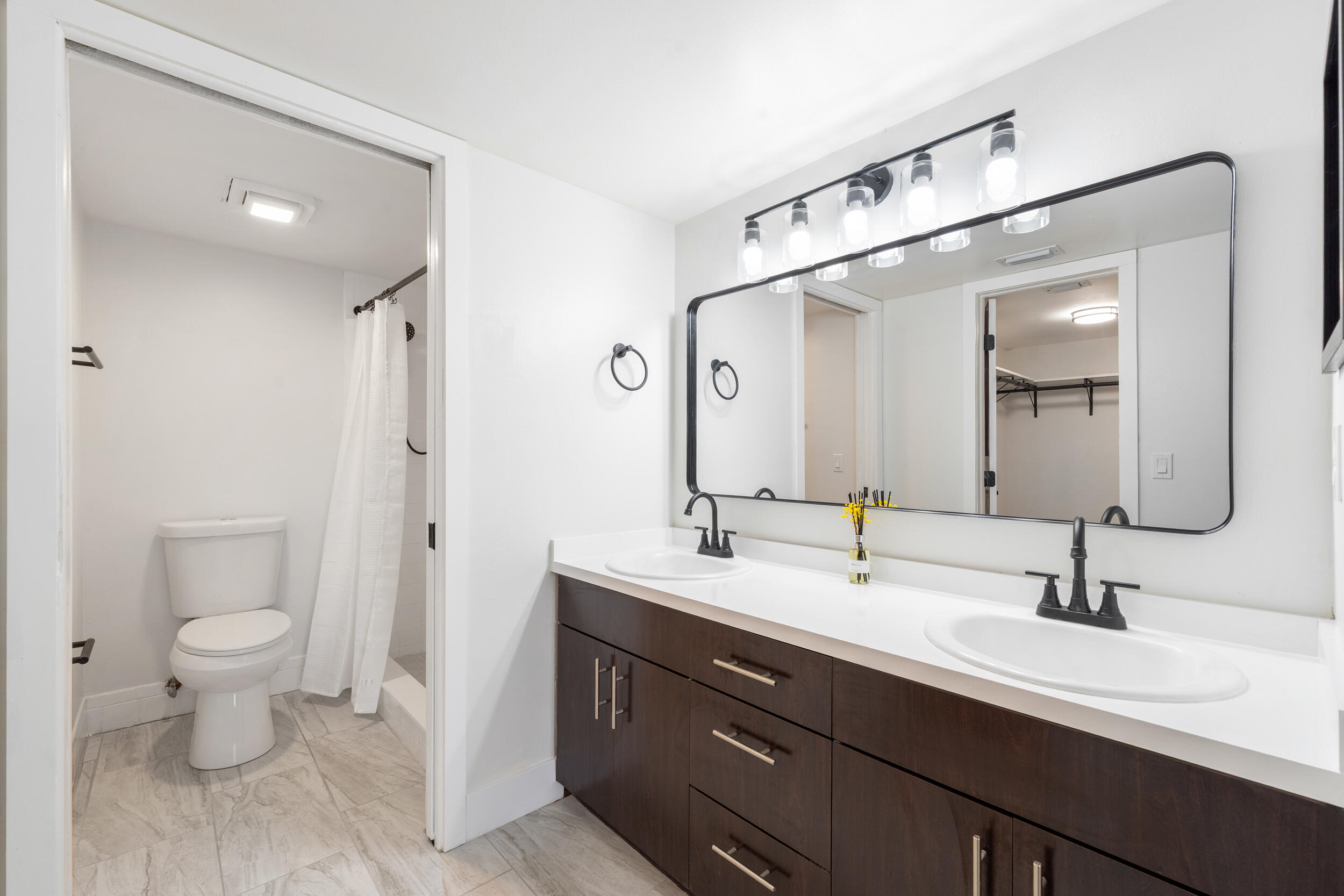 PARK SQUARE CONDO (AKA COUNTRY MEADOWS CONDO) - Residential