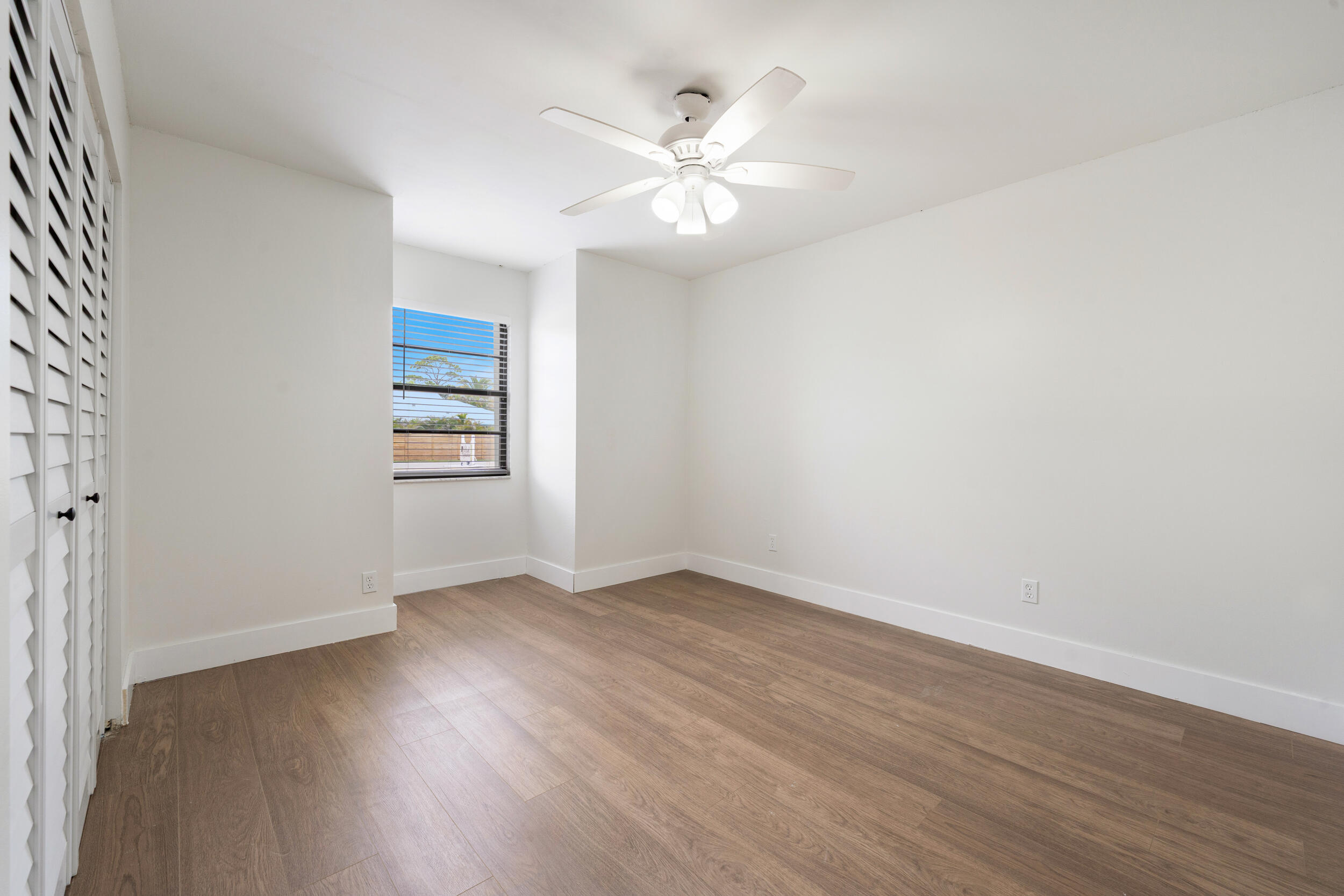 PARK SQUARE CONDO (AKA COUNTRY MEADOWS CONDO) - Residential