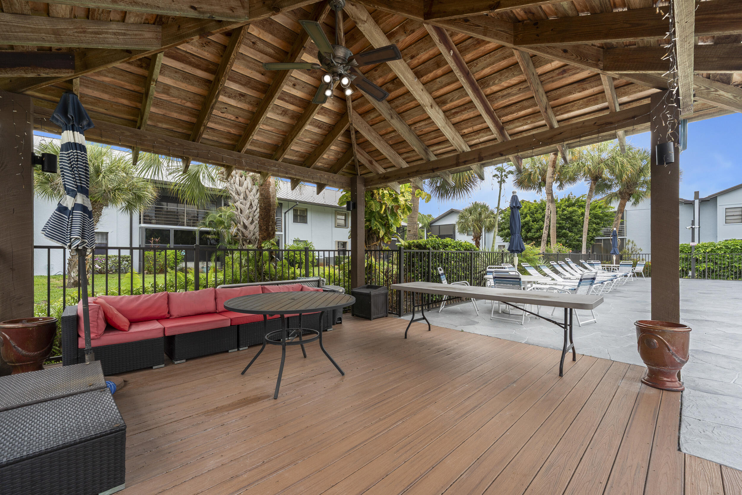PARK SQUARE CONDO (AKA COUNTRY MEADOWS CONDO) - Residential
