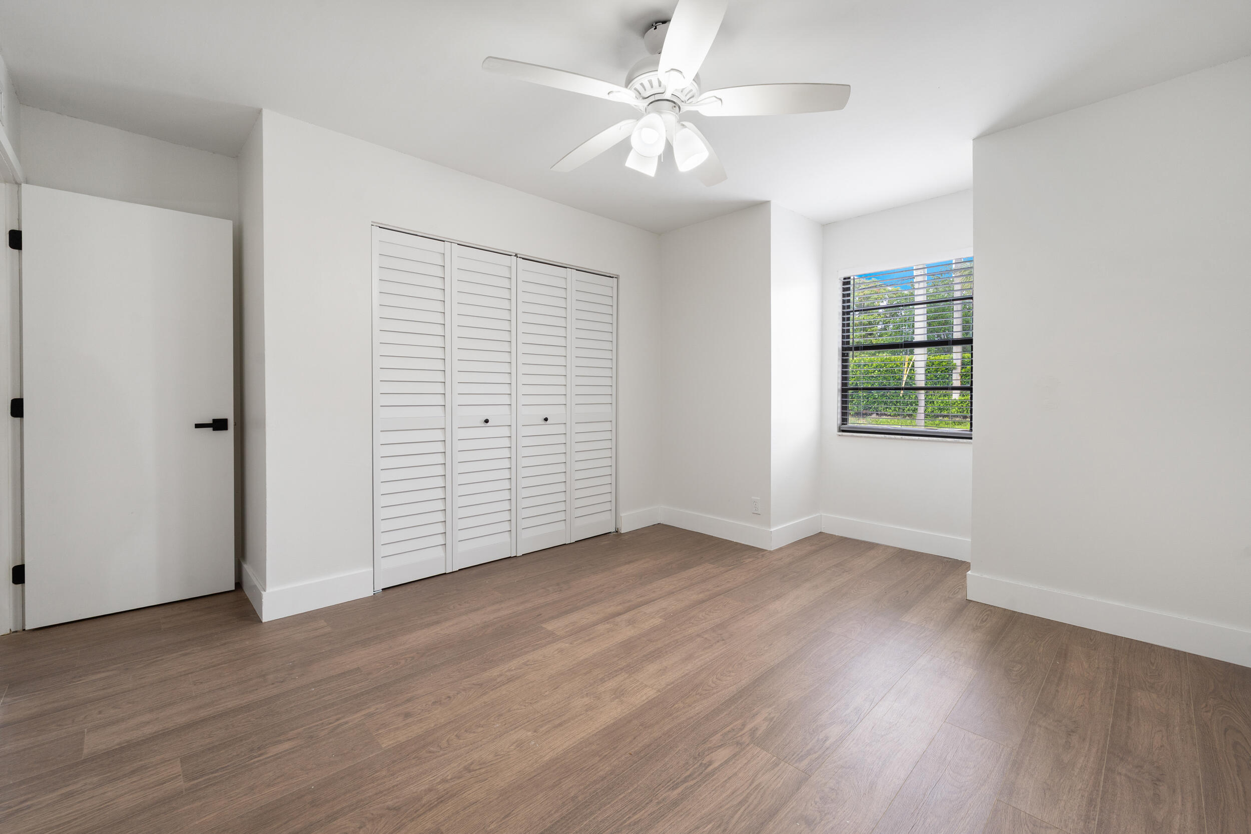 PARK SQUARE CONDO (AKA COUNTRY MEADOWS CONDO) - Residential