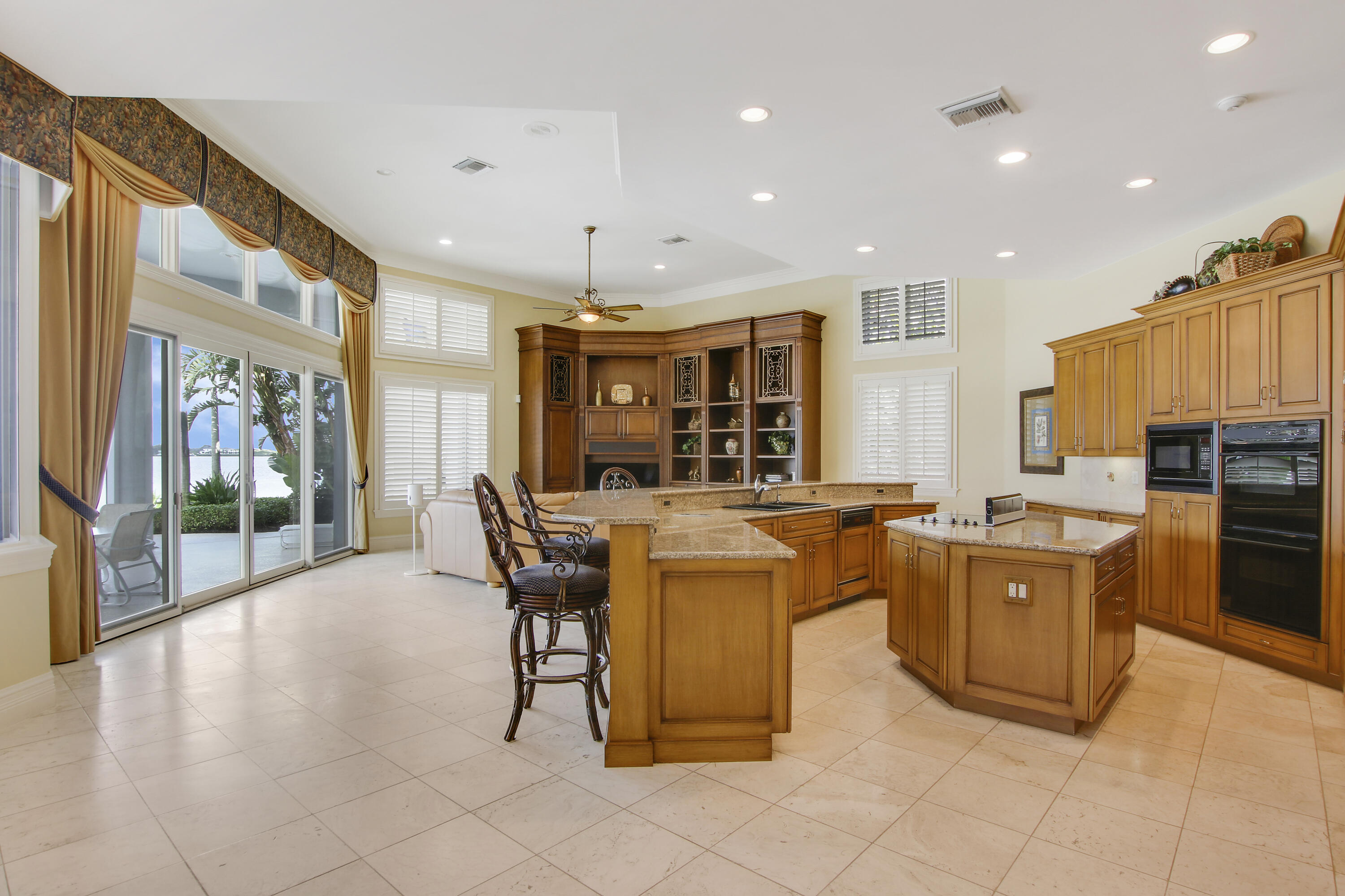 TEQUESTA COUNTRY CLUB - Residential