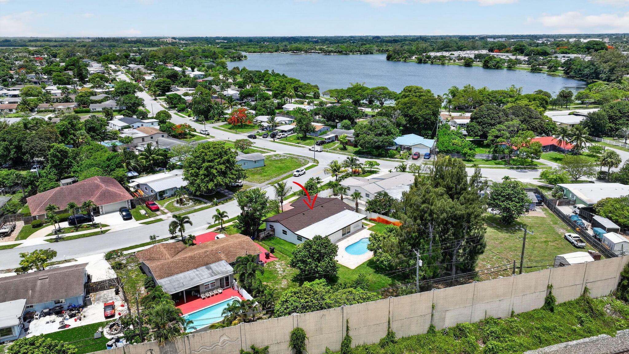 LAKE OSBORNE MANOR - Residential