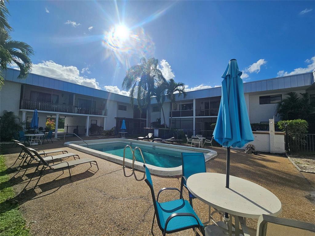 CENTRE HILL COURTS CONDO - Residential