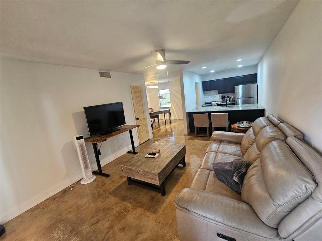 CENTRE HILL COURTS CONDO - Residential