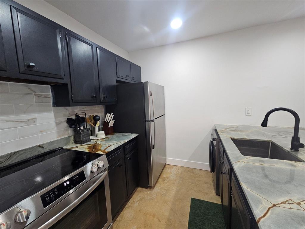 CENTRE HILL COURTS CONDO - Residential
