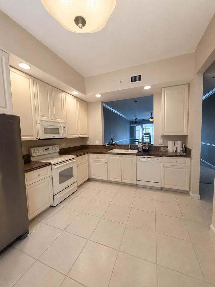 HARBOUR ISLE AT HUTCHINSON ISLAND EAST - Residential Lease
