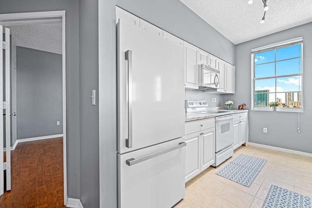 MONTECITO PALM BEACH CONDO - Residential Lease