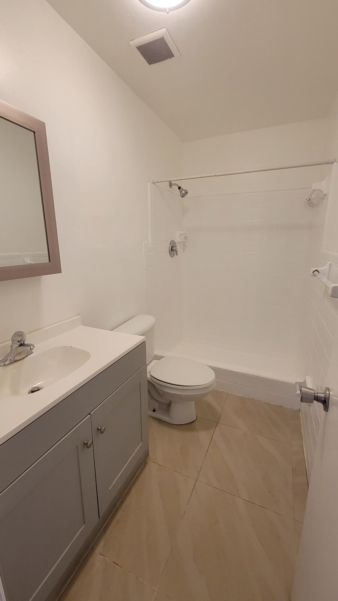 CORAL HIGHLANDS RESUB BLKS 1 & 2 - Residential Lease