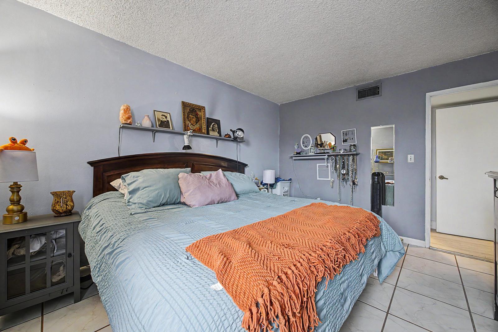 PARK LAKE VILG CONDO PHS 1 THRU 8 - Residential