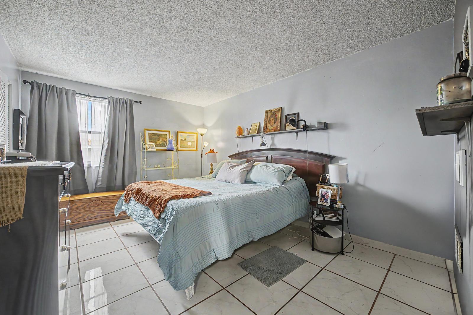PARK LAKE VILG CONDO PHS 1 THRU 8 - Residential