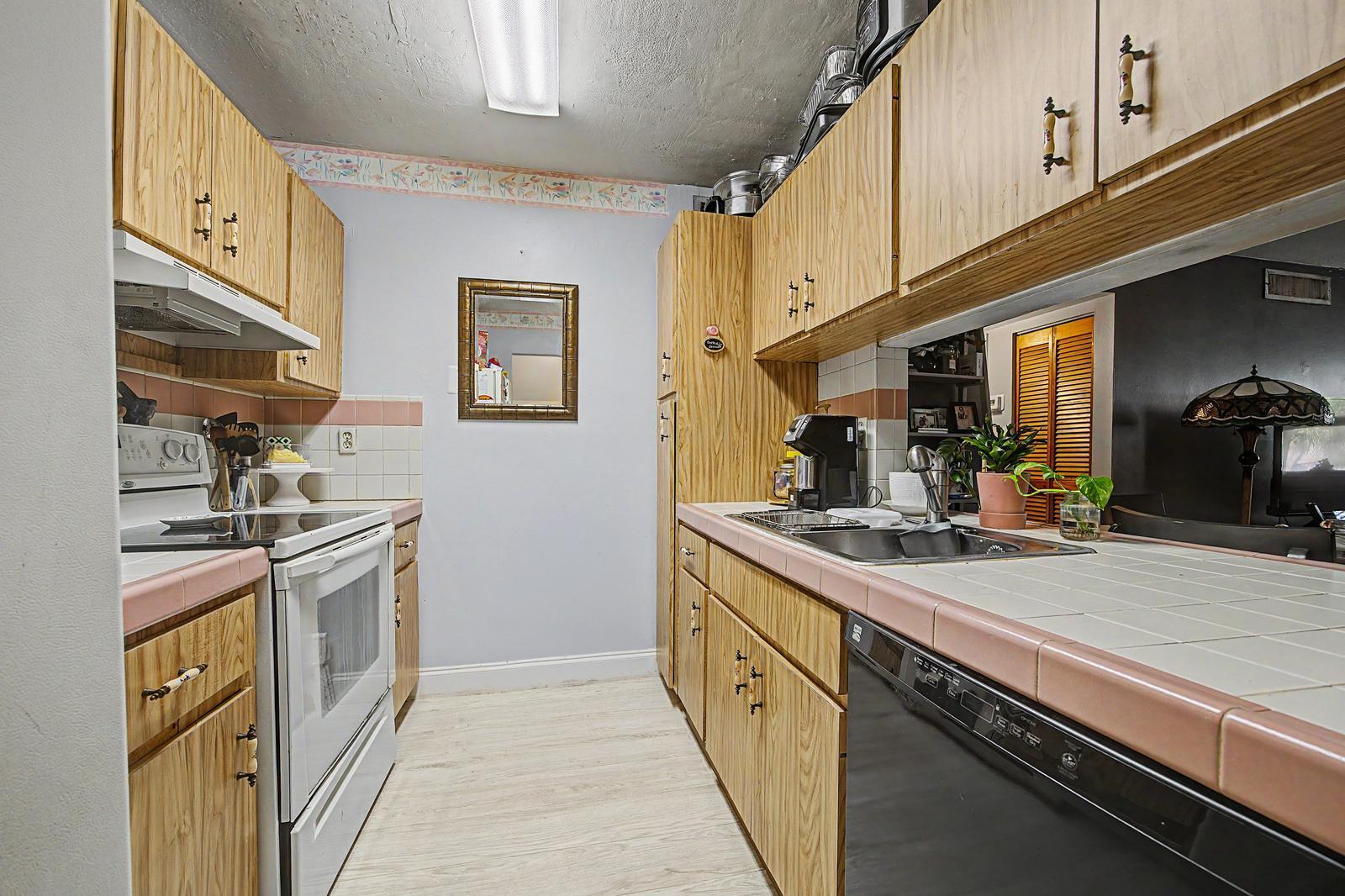 PARK LAKE VILG CONDO PHS 1 THRU 8 - Residential