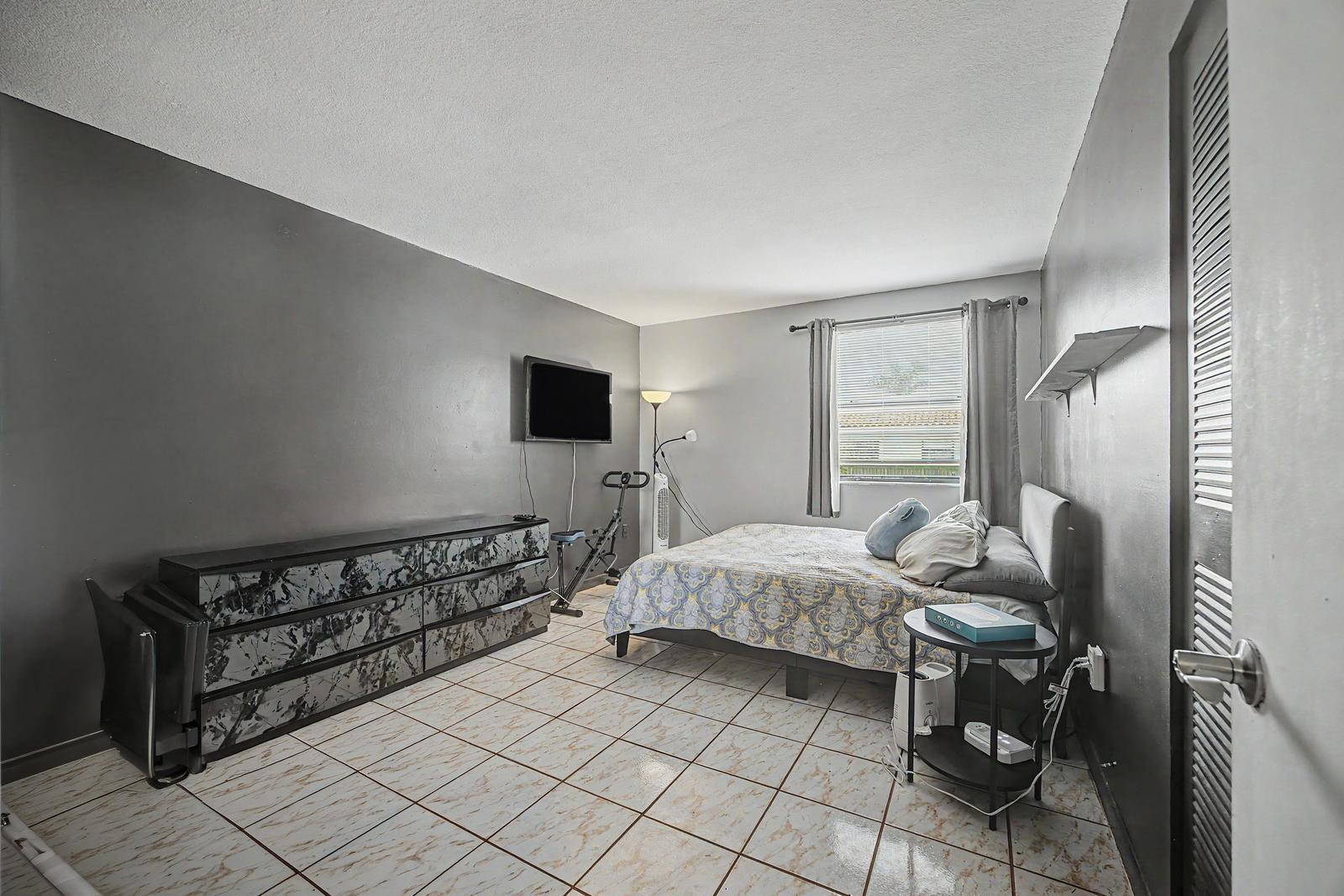 PARK LAKE VILG CONDO PHS 1 THRU 8 - Residential