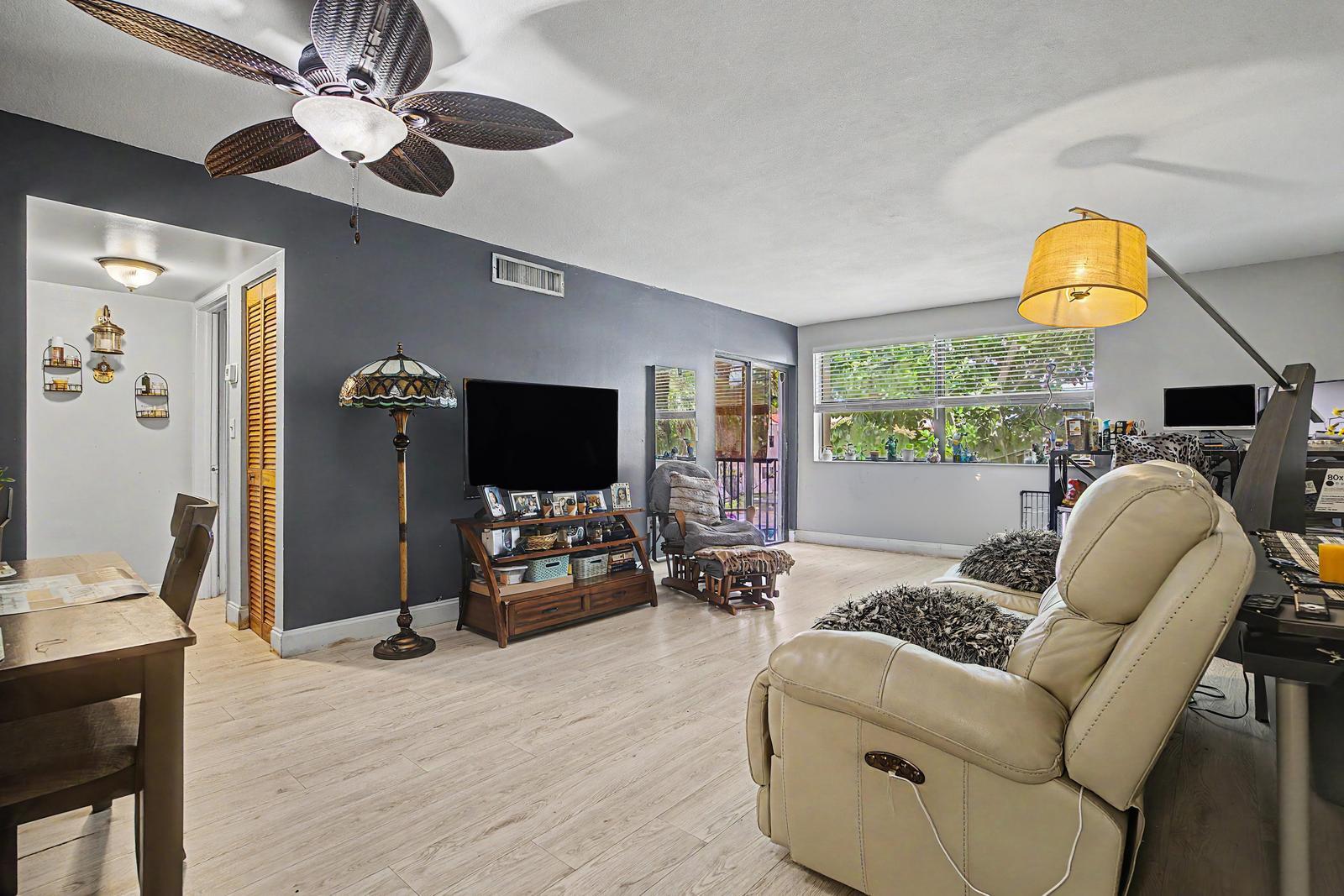 PARK LAKE VILG CONDO PHS 1 THRU 8 - Residential