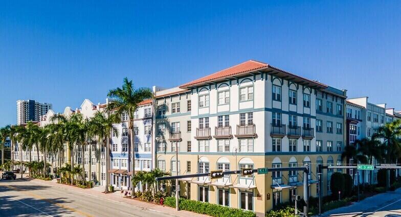 Price reflects your ability to make this large *rare* Flagler Village condo your own! Highly sought out Sole building walking distance to downtown Ft Lauderdale. Largest 1 bedroom unit in the building. 960 sq ft! HOA fees are lower than most & include water & internet. Unit overlooks the beautiful pool with lovely natural lighting into the unit. Very large living area with separate dining area and huge double living room. Big open kitchen area and laundry area inside unit. Bedroom very nice size with lots of light. Large garden tub. Building is secured and has gym, pool, clubhouse with pool table and bar, business center, courtyard for walking, and building is very pet friendly! Owner selling as-is and you can upgrade as you like to make it your own. A rare find in this building/area!