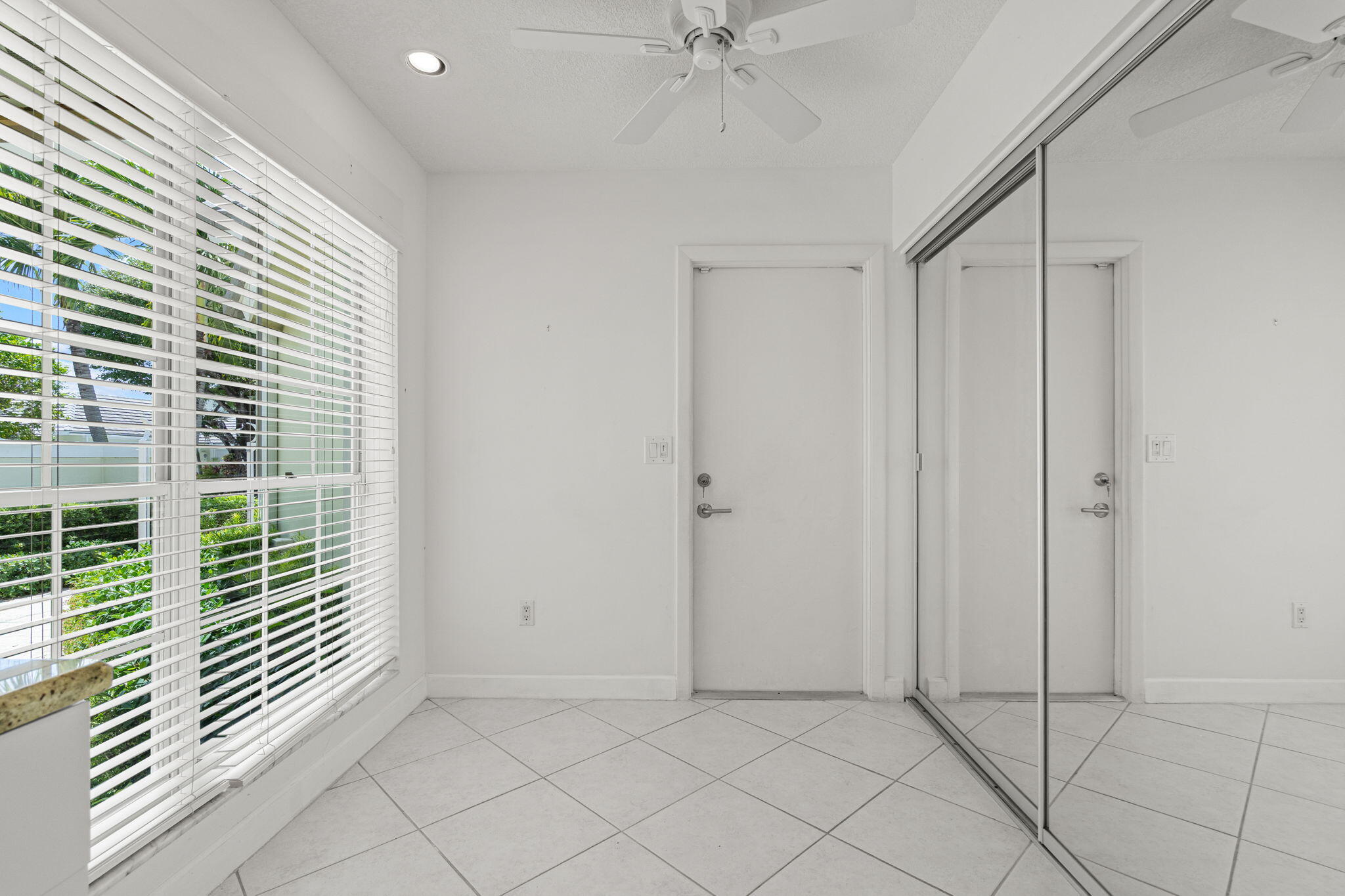 DORAL WOODS - Residential