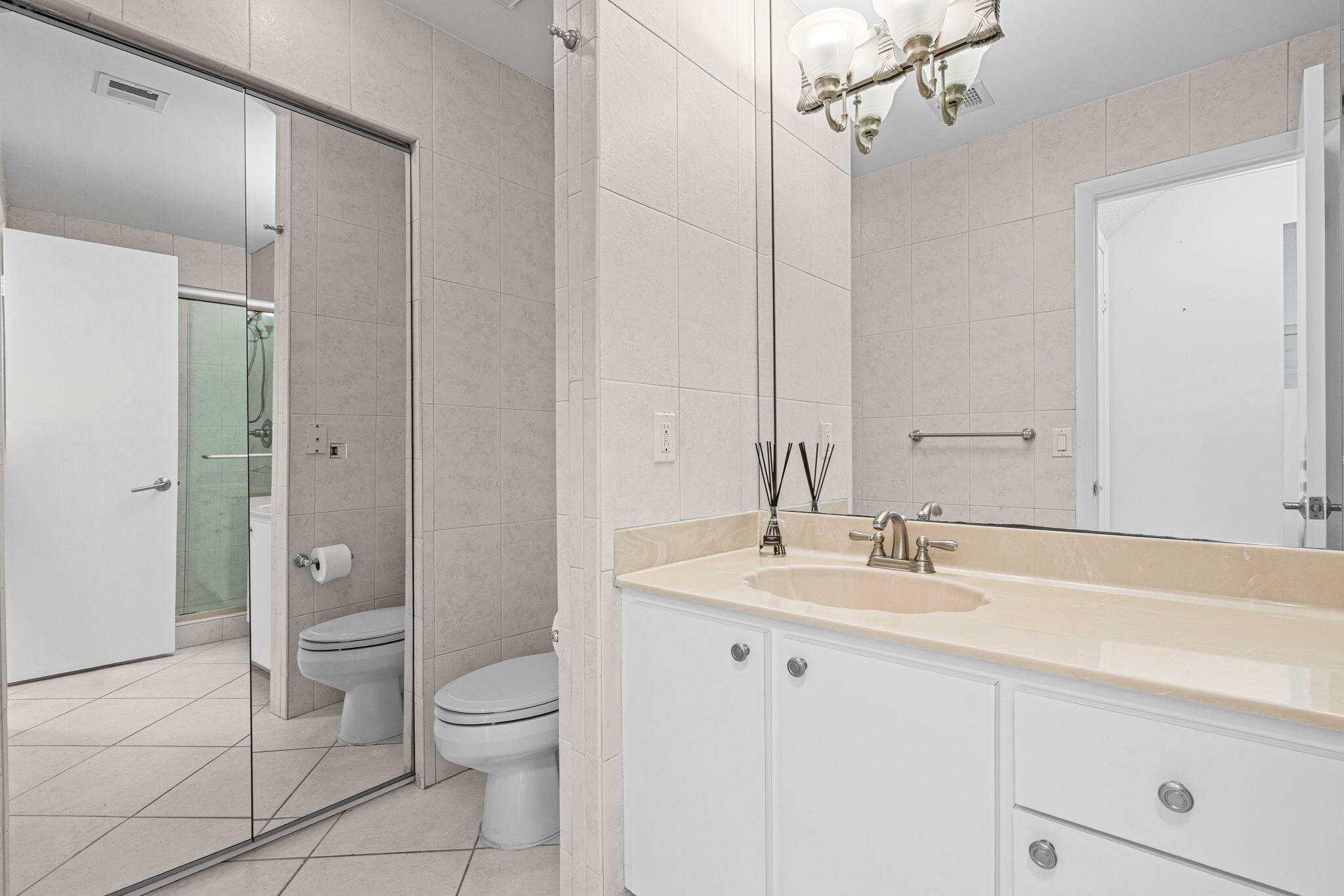 DORAL WOODS - Residential