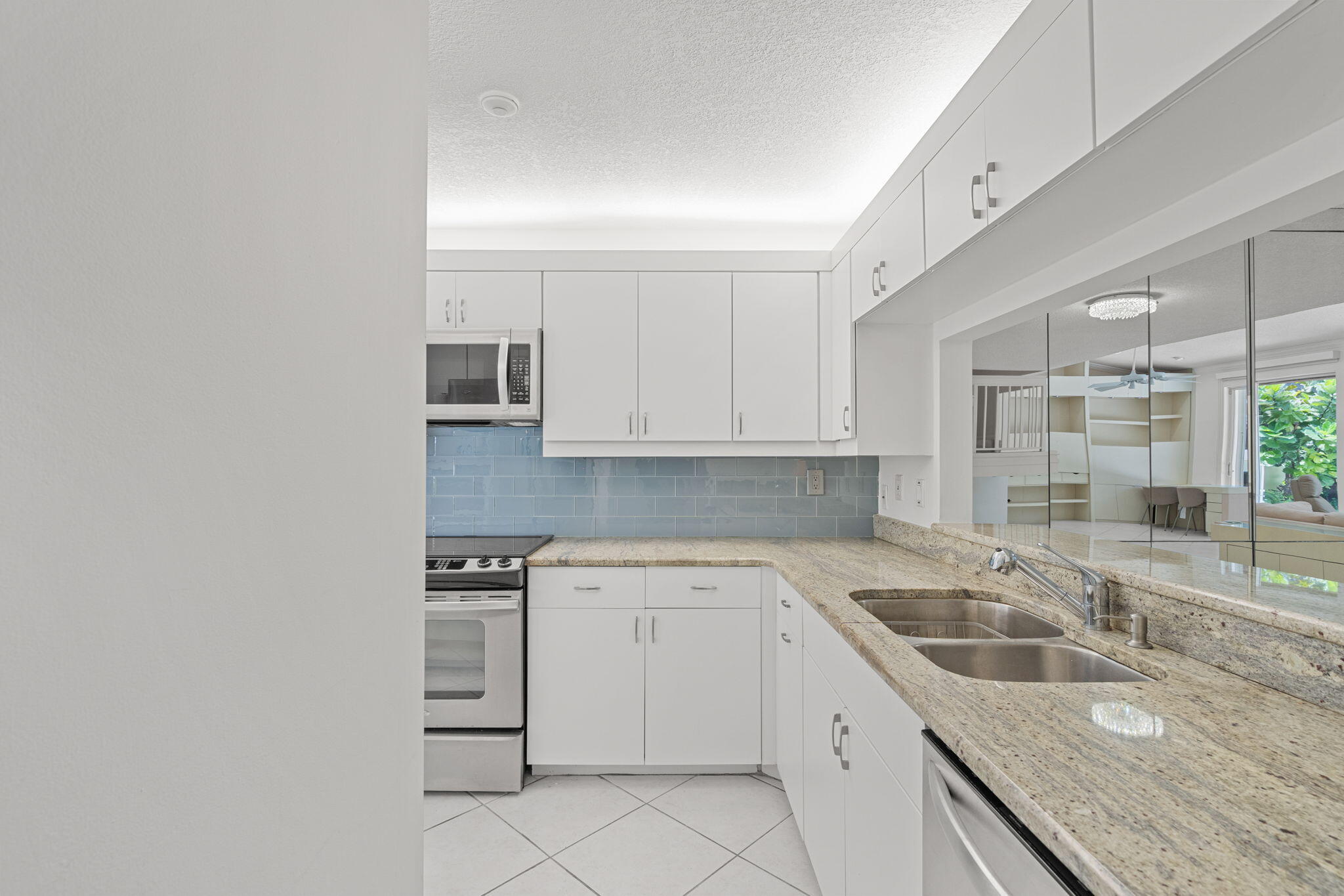 DORAL WOODS - Residential