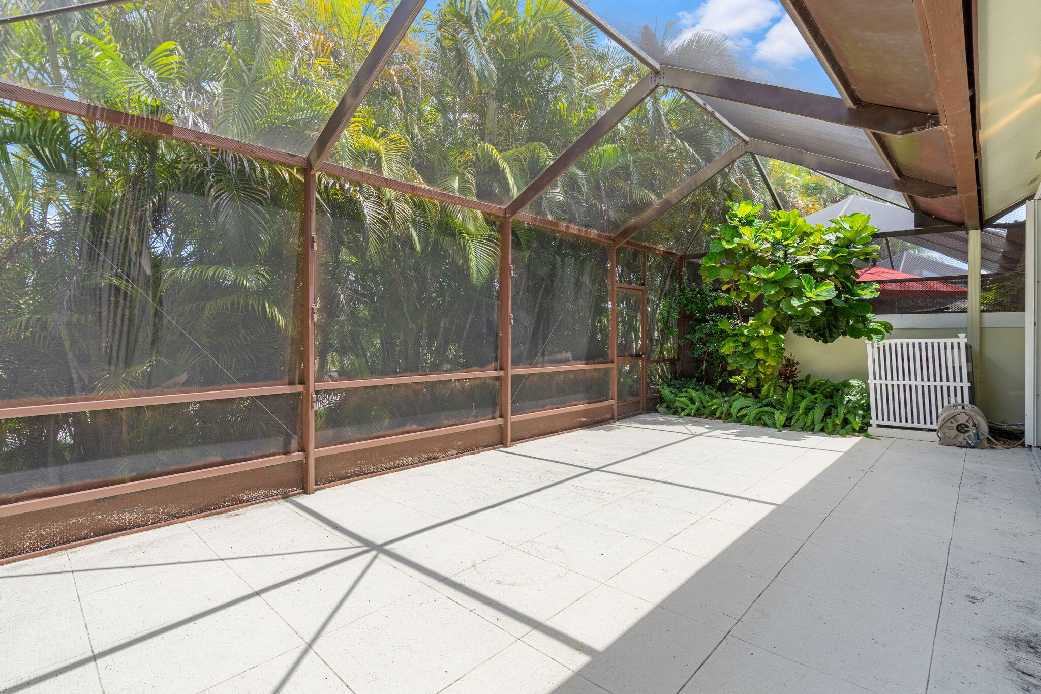 DORAL WOODS - Residential