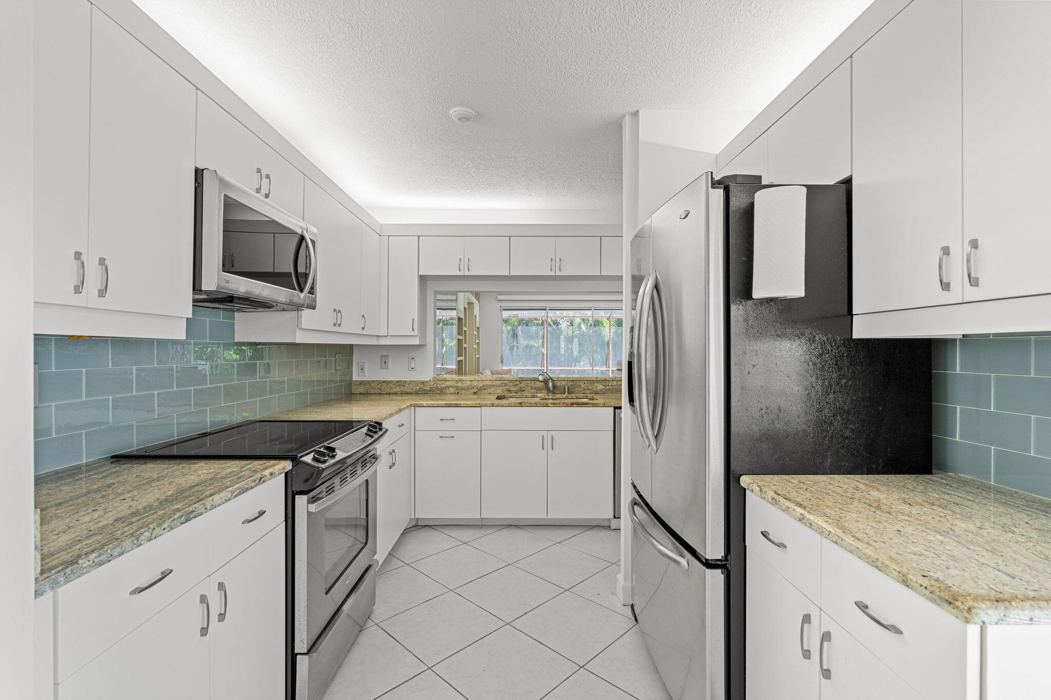 DORAL WOODS - Residential