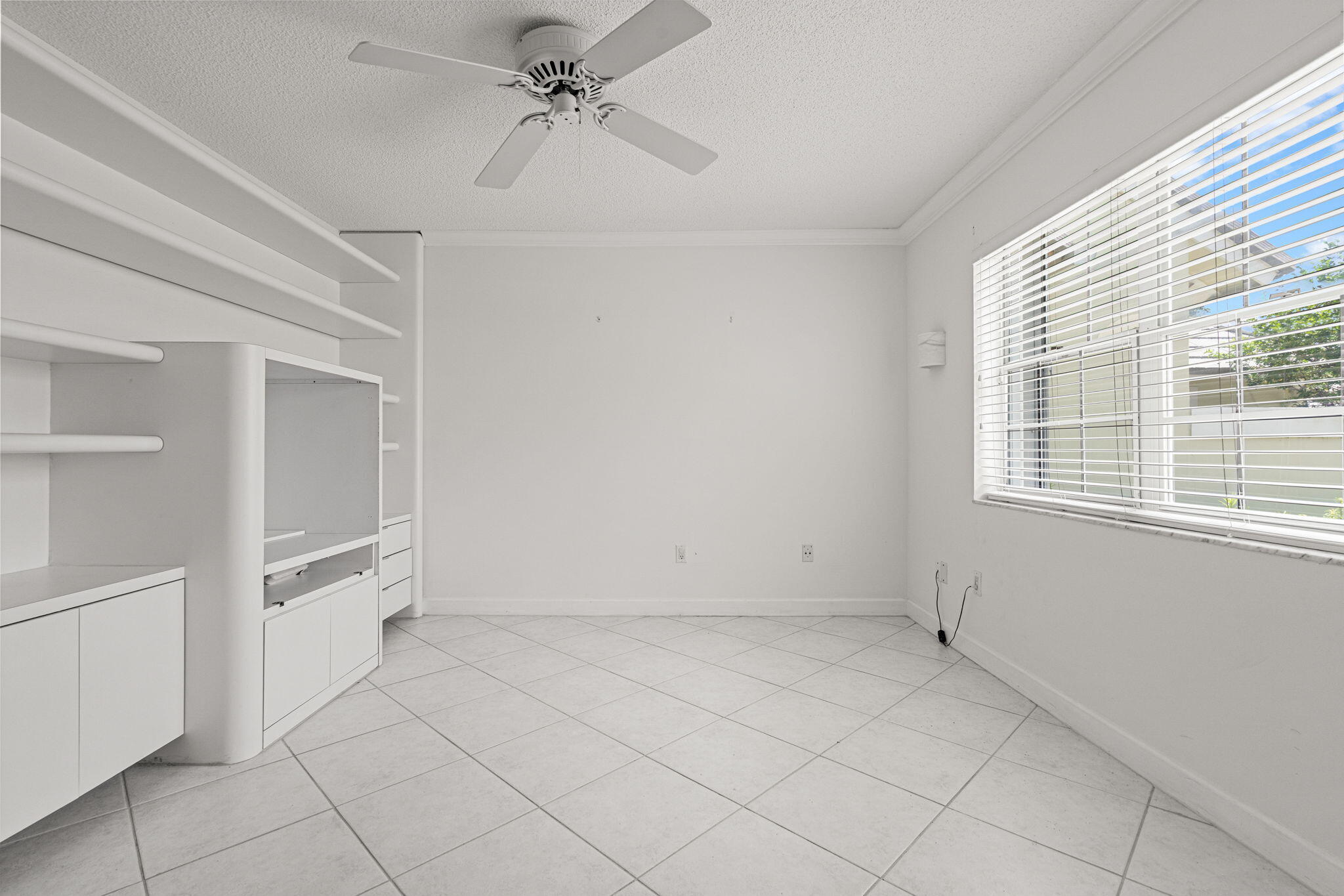 DORAL WOODS - Residential